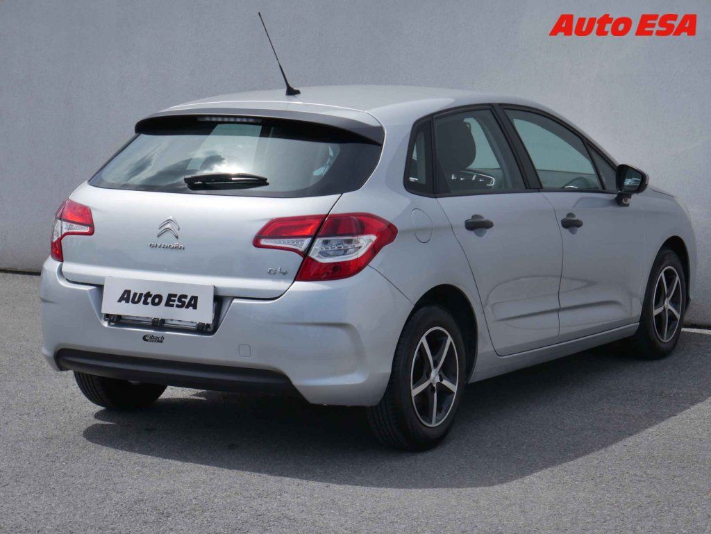 Citroën C4, 1.4i,2.maj,ČR - fotka 4
