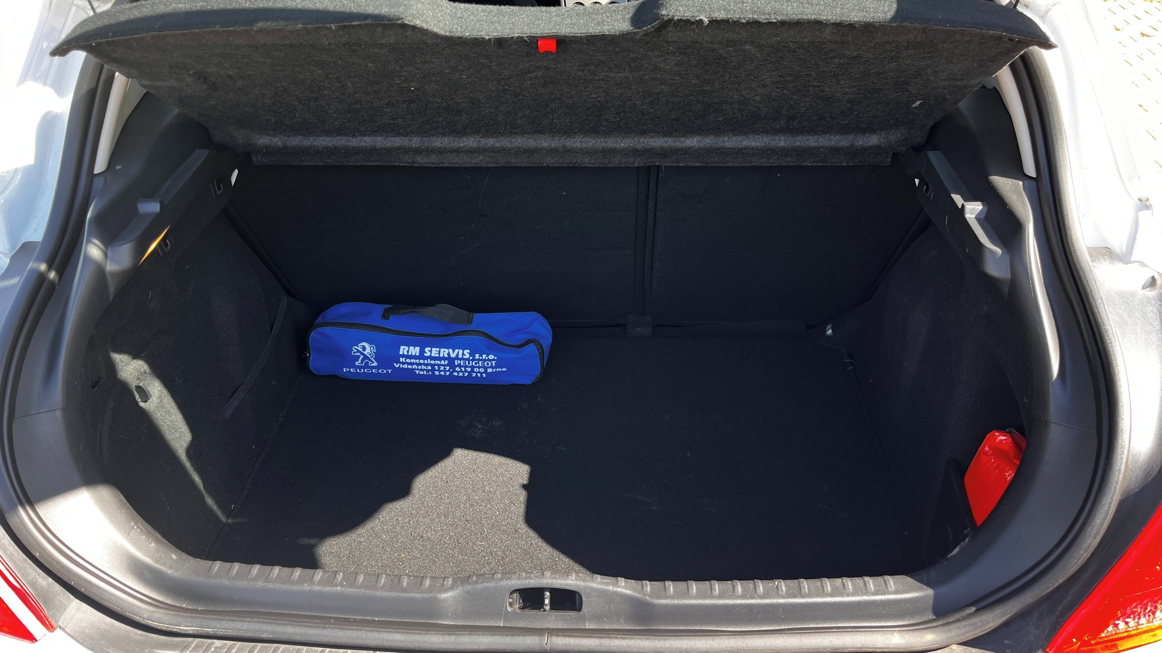 Peugeot 308, 1,4 benzín,72 kW,ČR, 1.majitel - fotka 5