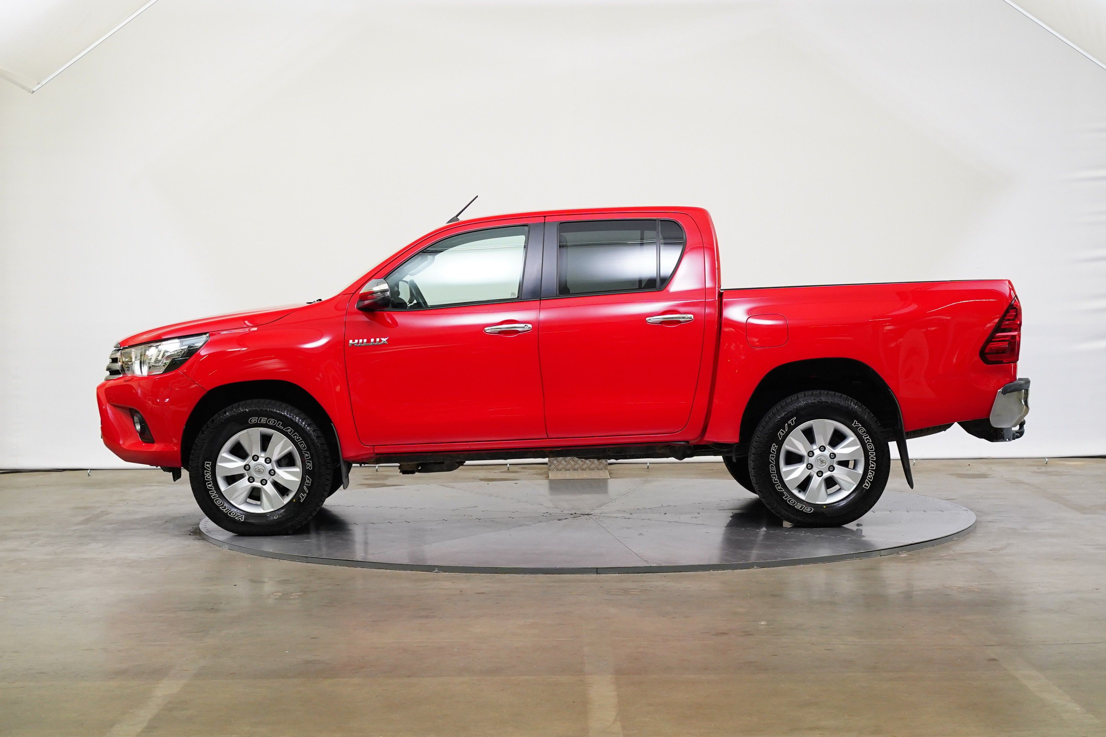Toyota Hilux, 2.4 D-4D 110 kW 4X4 - fotka 3