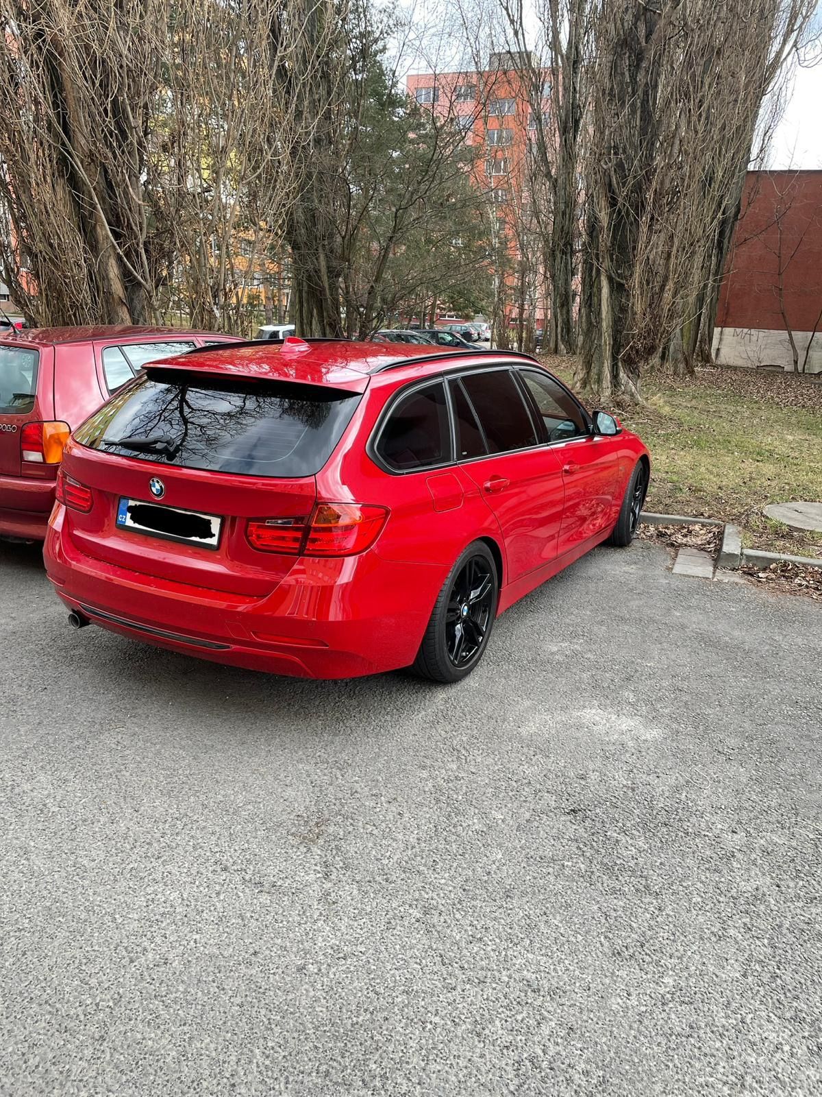 BMW Řada 3, Prodám BMW 318d Touring (F31) - fotka 5