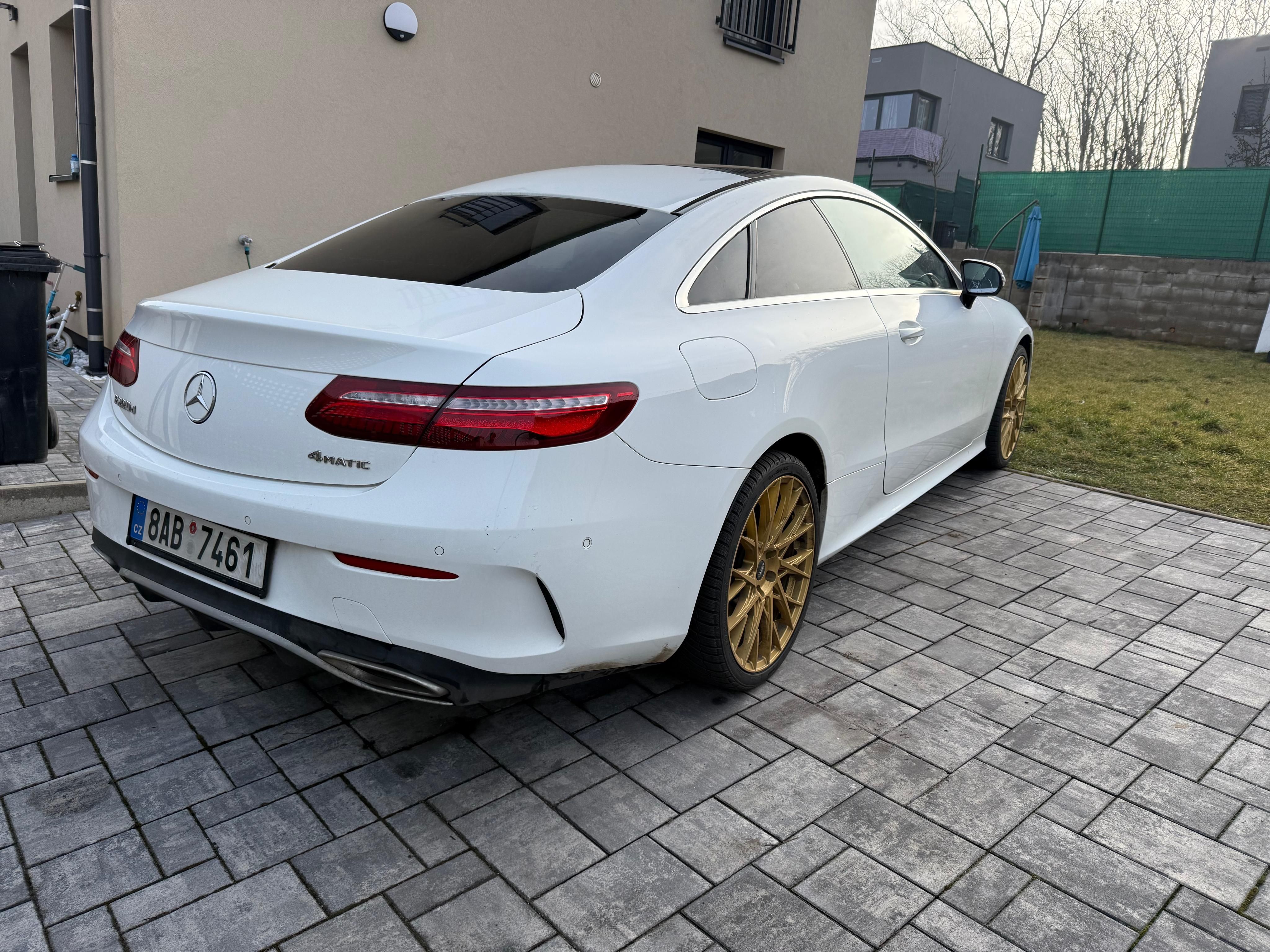 Mercedes-Benz Třídy E, 220d 4matic AMG - fotka 4