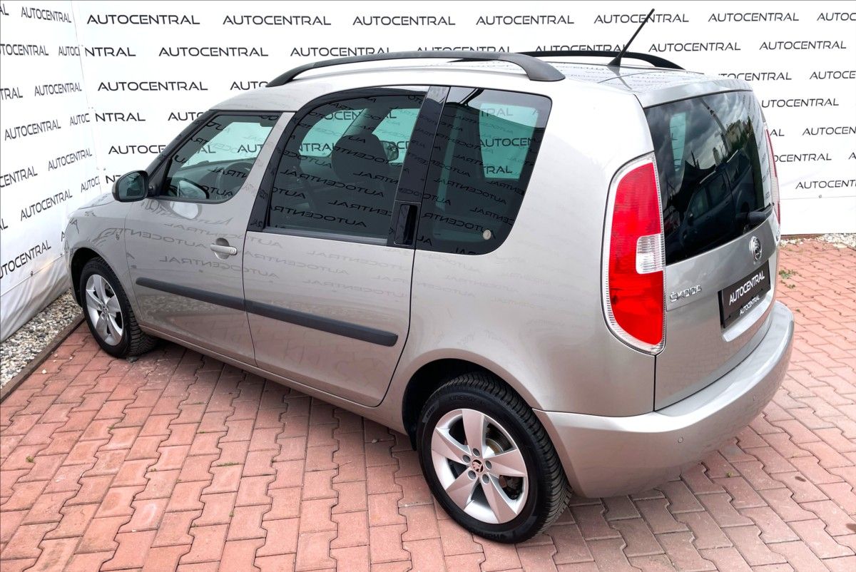 Škoda Roomster, 1,2 TSi,77kW,serv.kn. - fotka 6