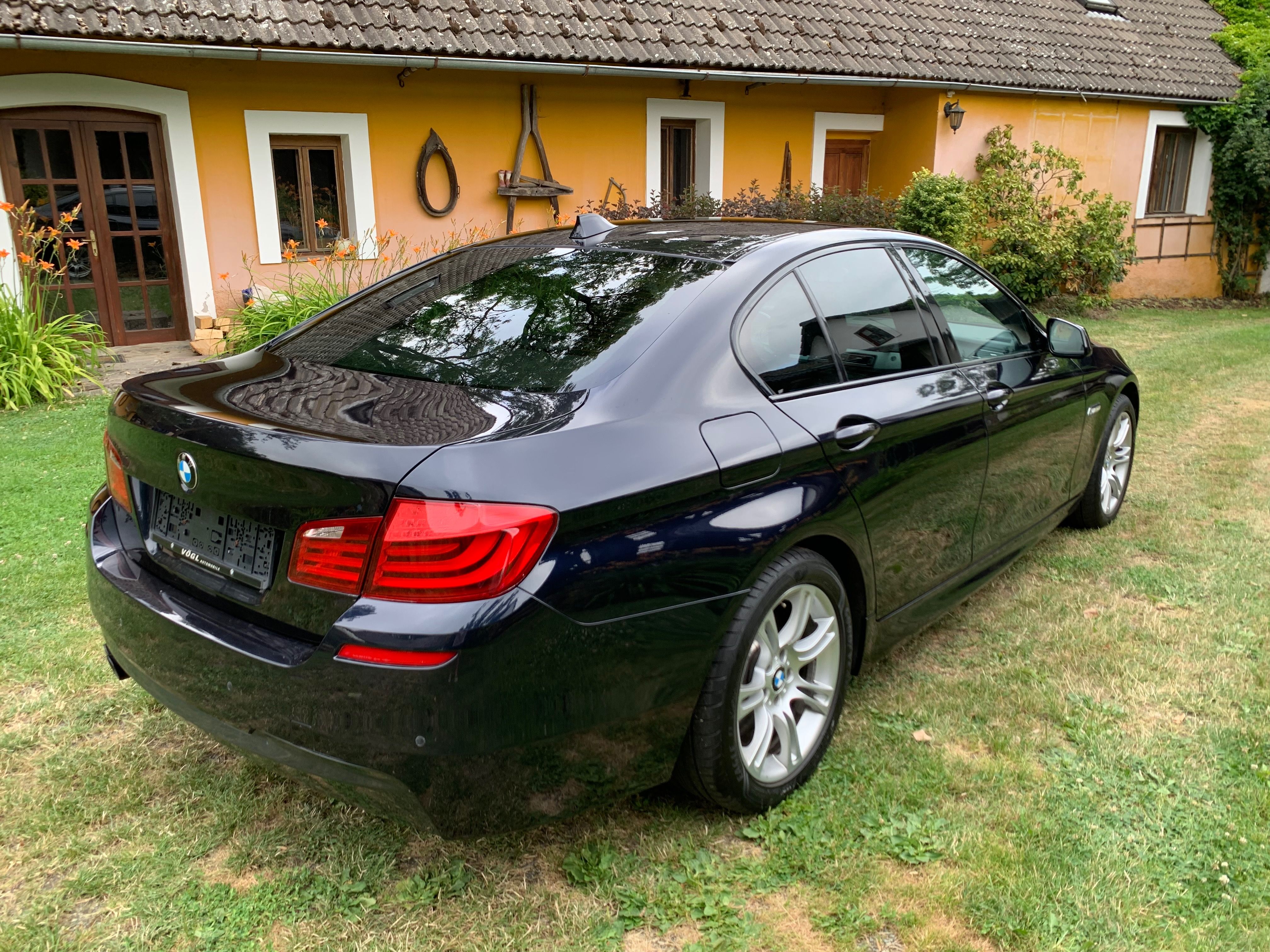 BMW Řada 5, 530d xDrive M-paket 1.majitel - fotka 5