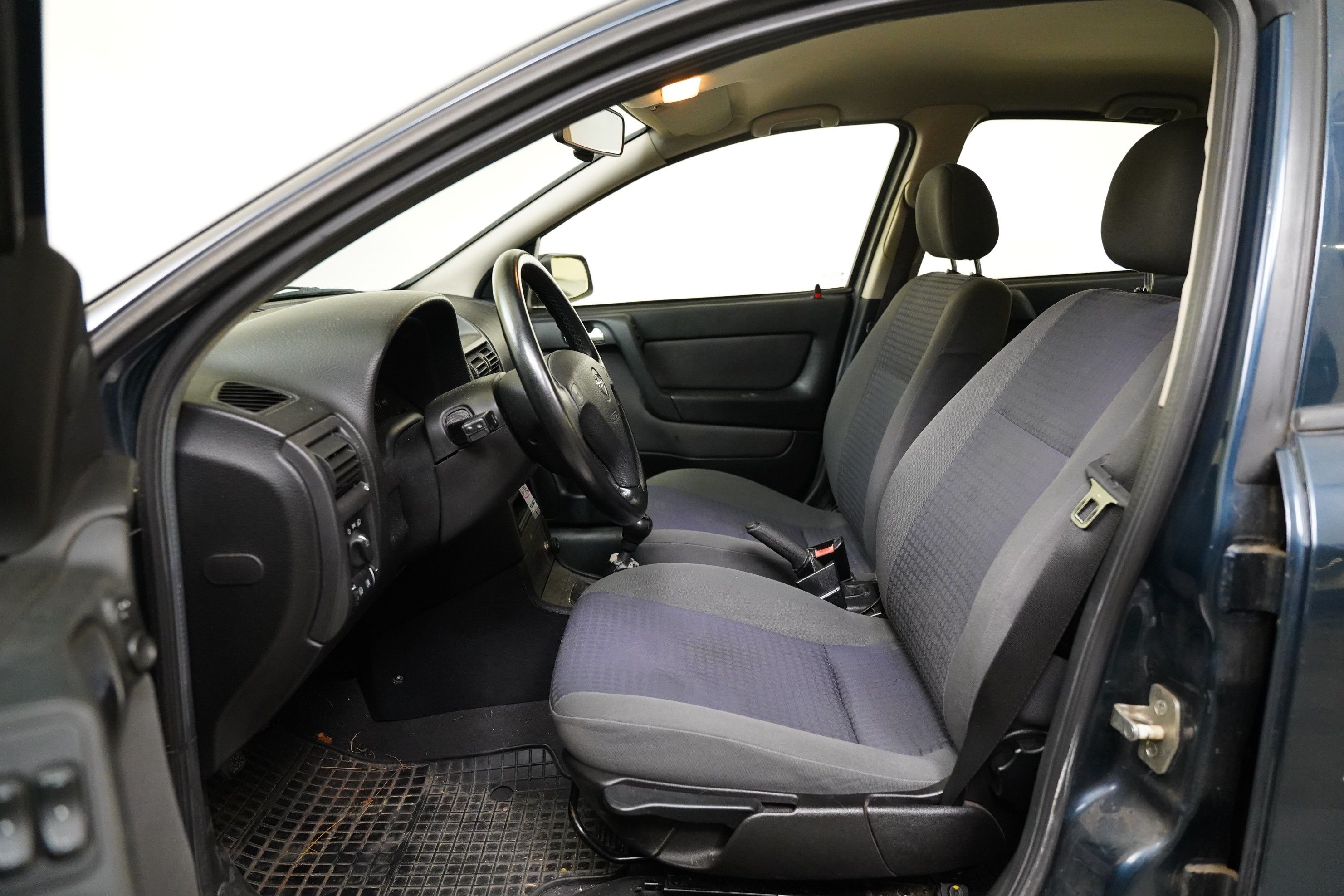 Opel Astra, 1.6 i 74 kW - fotka 5