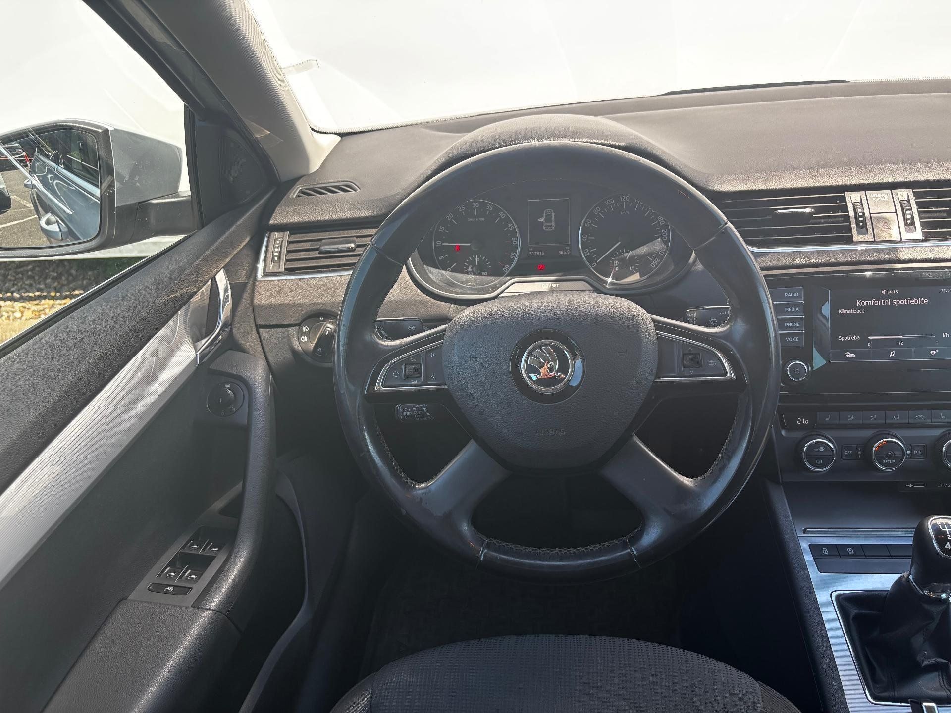 Škoda Octavia, Octavia OCT.COM STY TD 110/2.0 - fotka 5