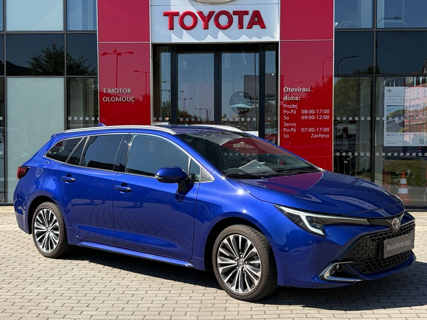 Toyota Corolla, 1.8 Hybrid Style - fotka 4