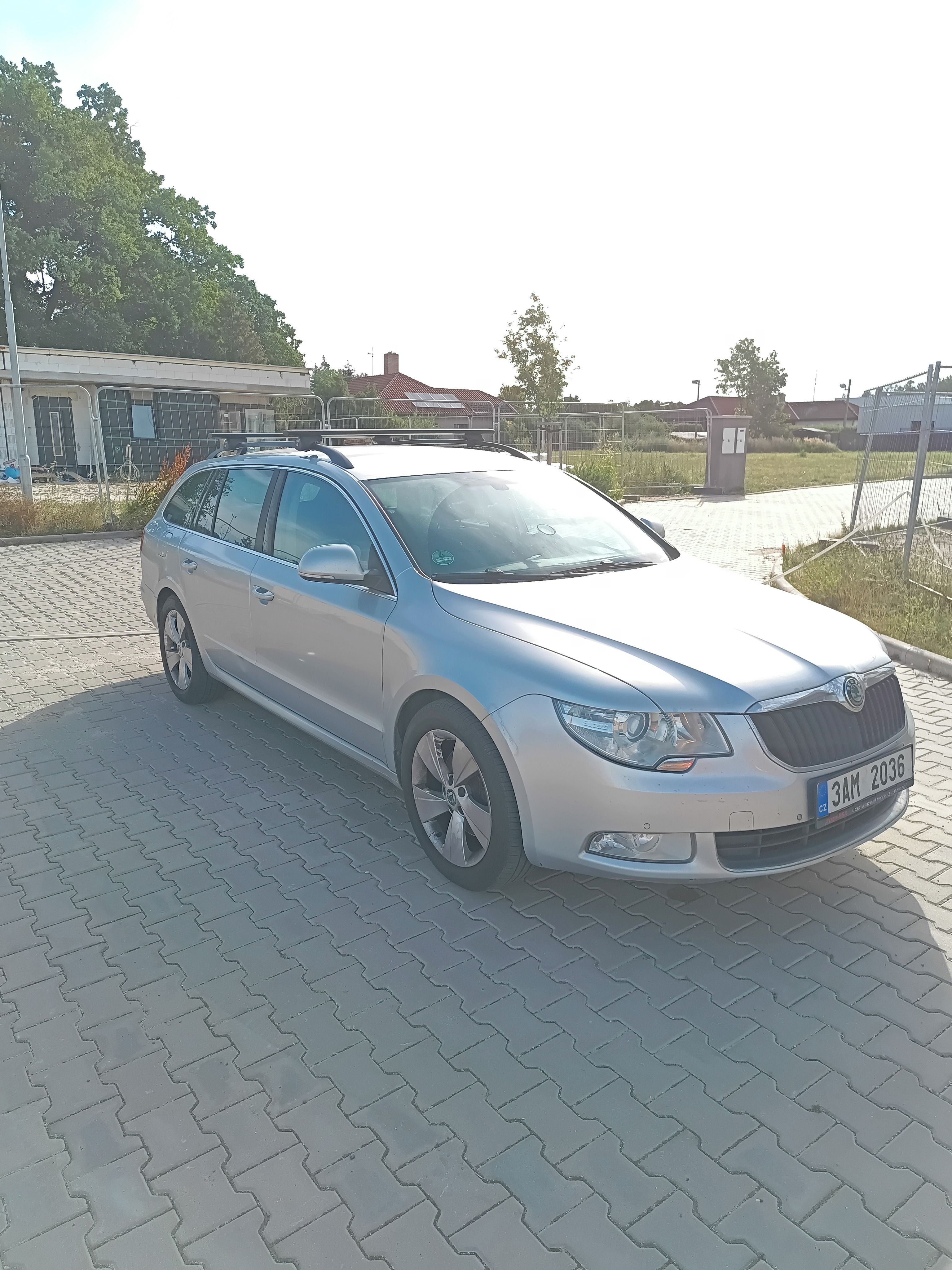 Škoda Superb, 2.0 TDI - fotka 2