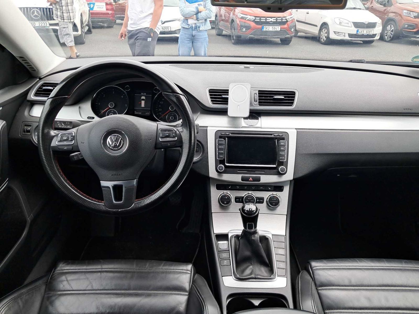 Volkswagen Passat, 2.0 TDI, Navi, Kožené sedačky - fotka 3