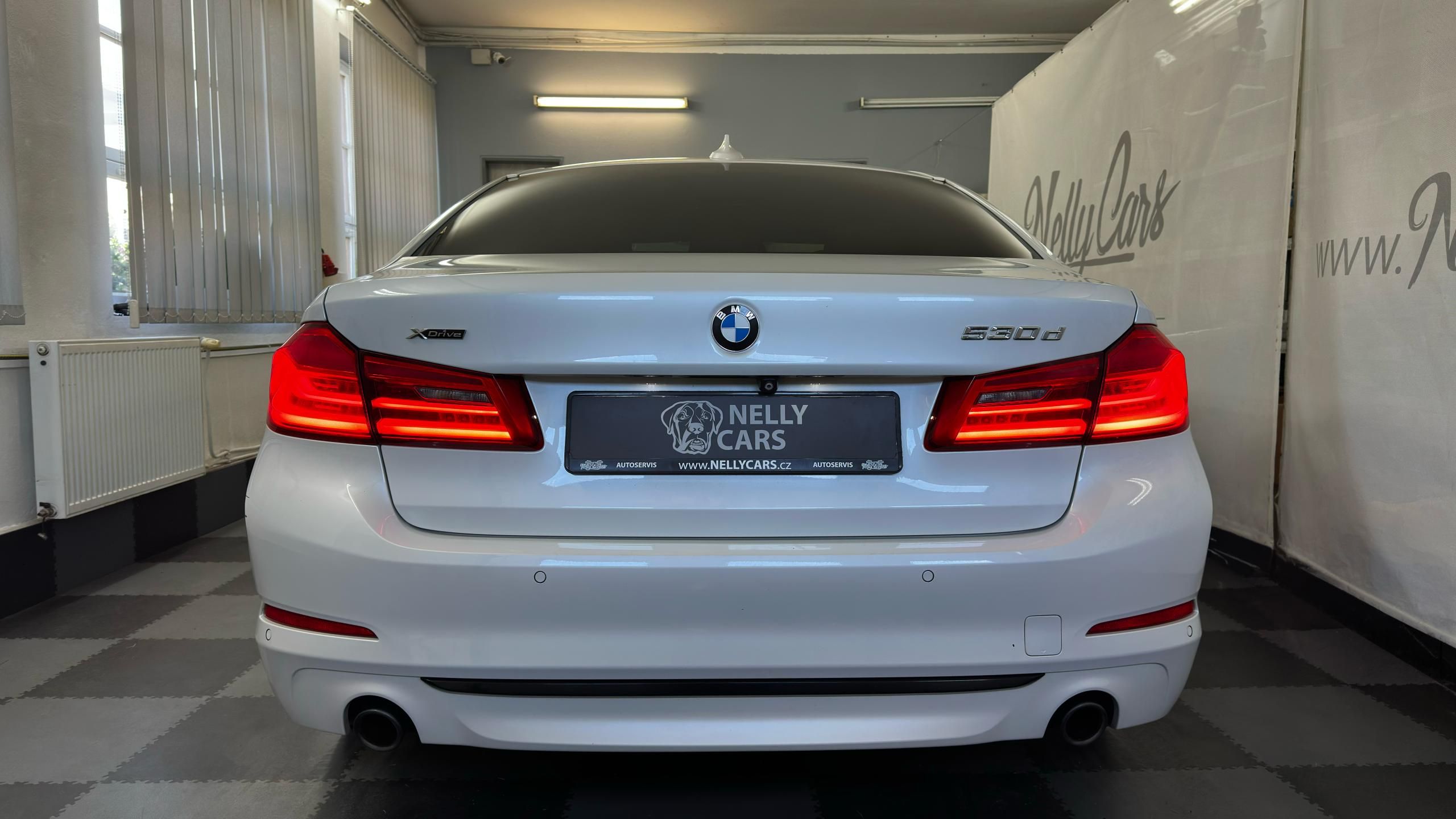 BMW Řada 5, XDIRVE/SPORT LINE/2 SADY GUM - fotka 5