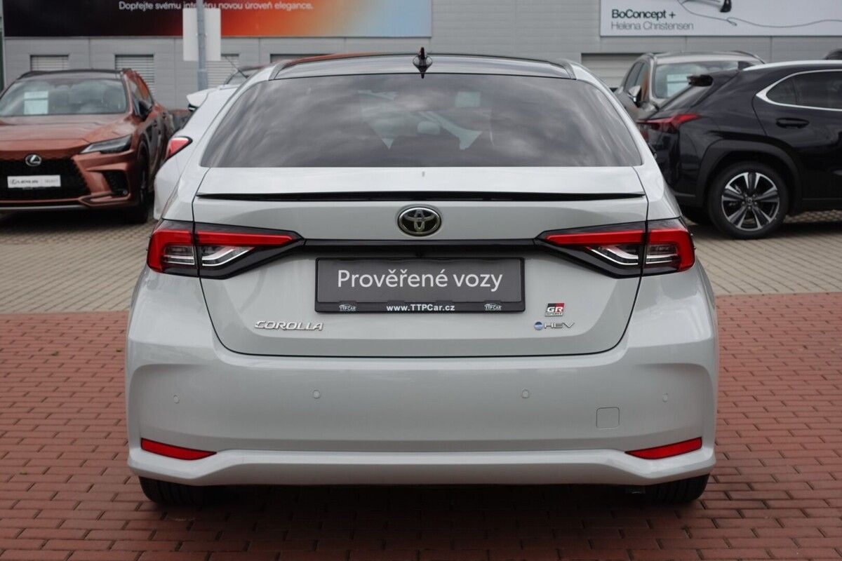 Toyota Corolla, 1,8 HEV GR Sport - fotka 5