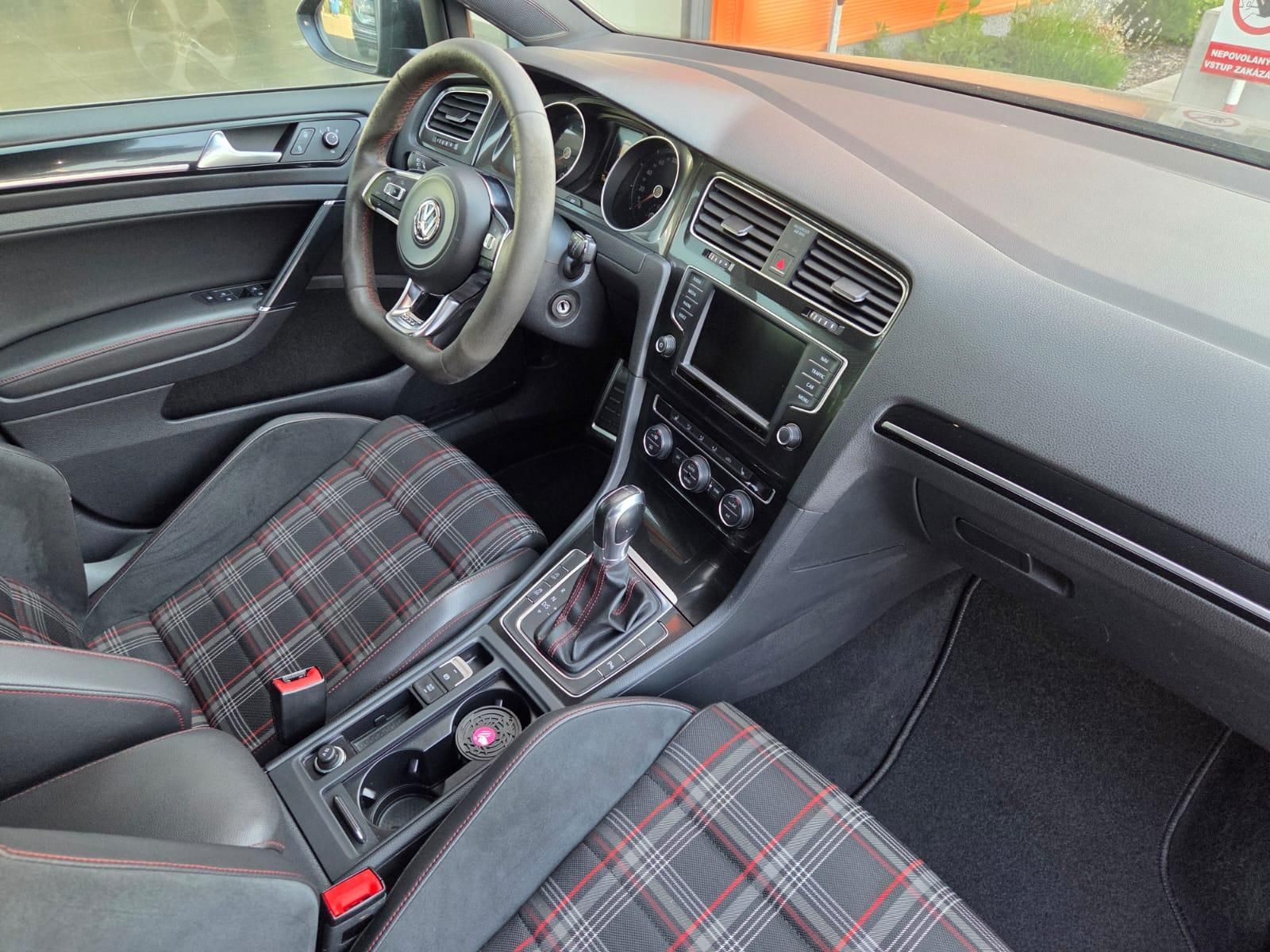 Volkswagen Golf, 2.0 TSI GTI - fotka 5
