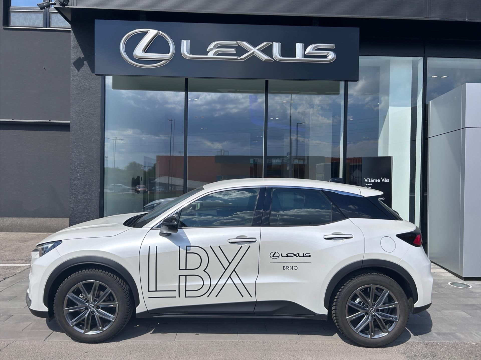 Lexus LBX, 1,5   Elegant Tech Black - fotka 4