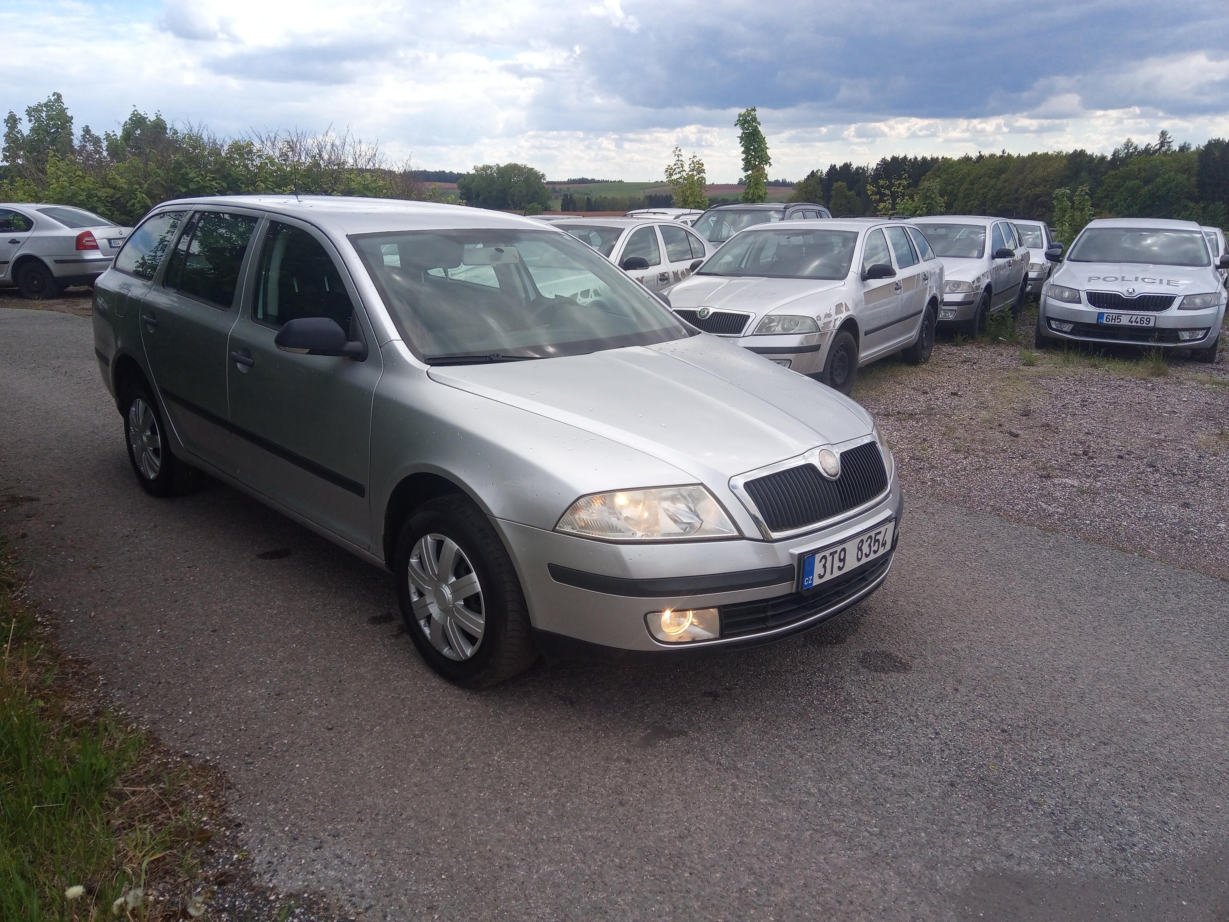 Škoda Octavia, 1,6 MPi, serviska - fotka 3