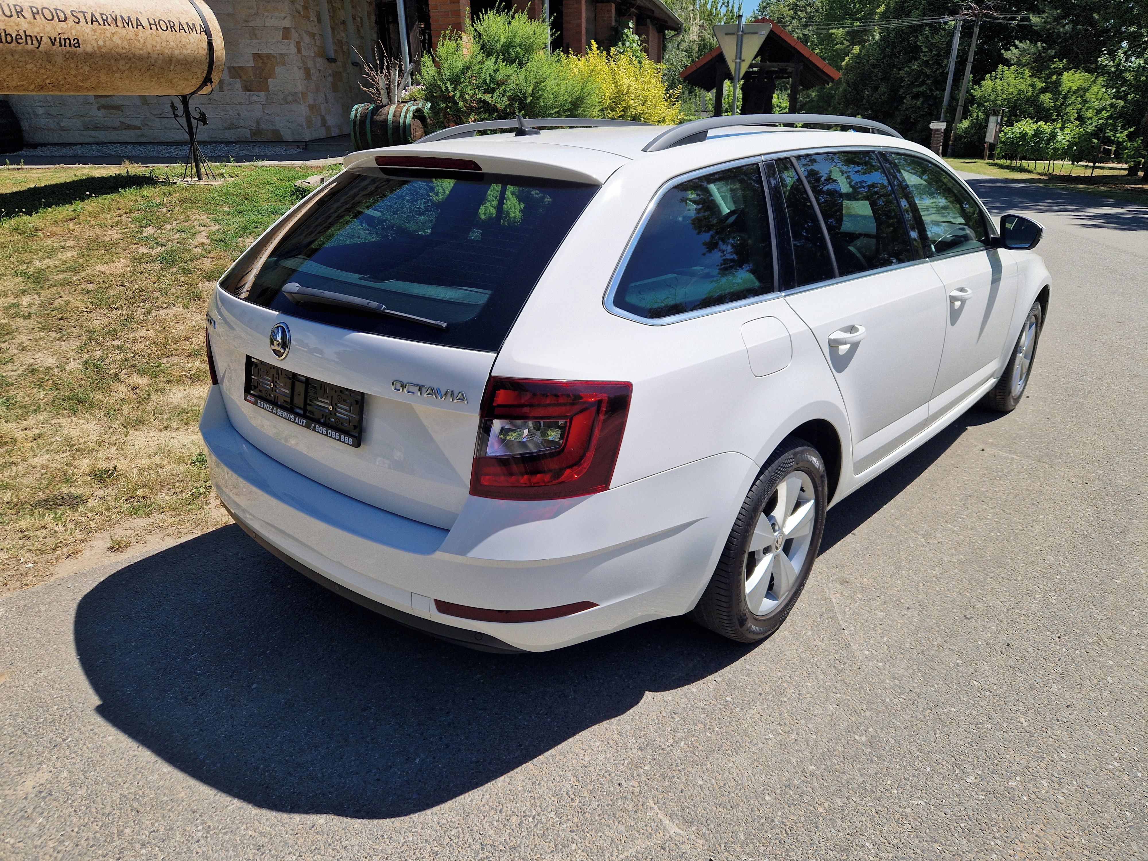 Škoda Octavia, 3 1,5 TSI 110KW,vyhř.sed, navi - fotka 3