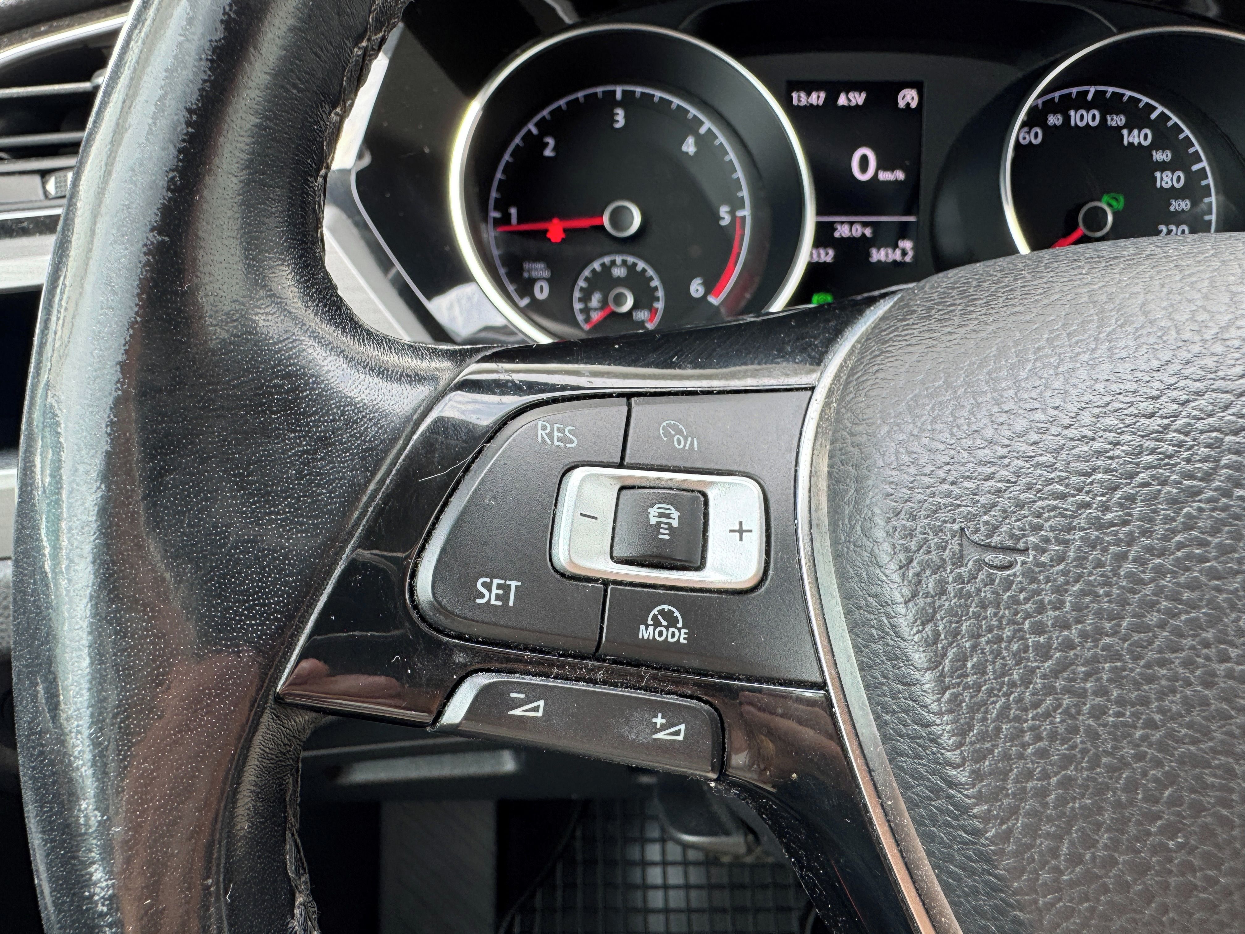 Volkswagen Touran, 1.6 TDI DSG - fotka 6