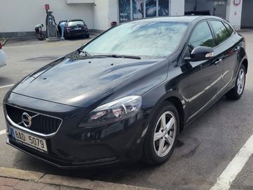 V40 D2 Drive-E 2.0 Kinetic