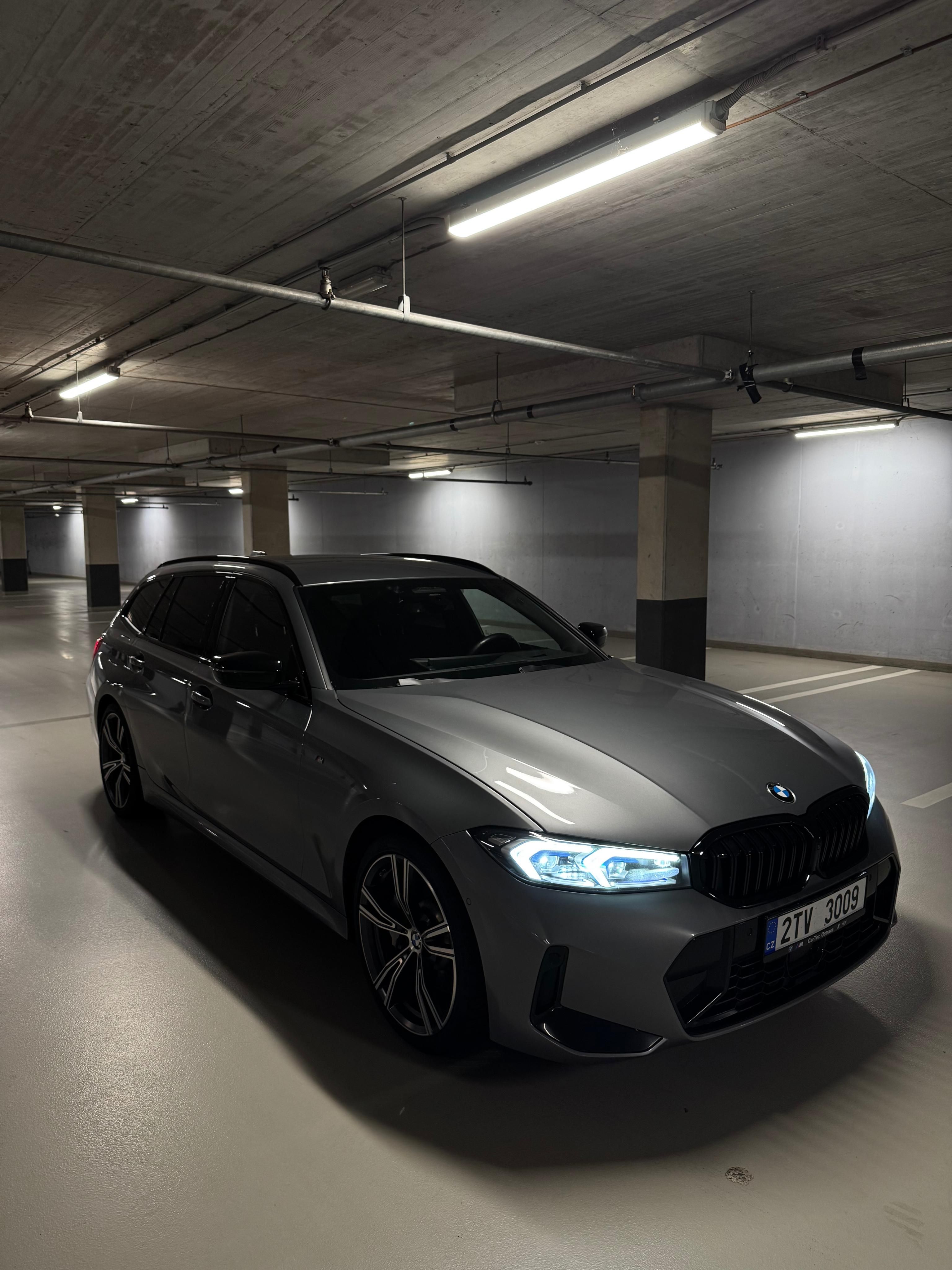 BMW Řada 3, BMW 330d xDrive Touring - fotka 3