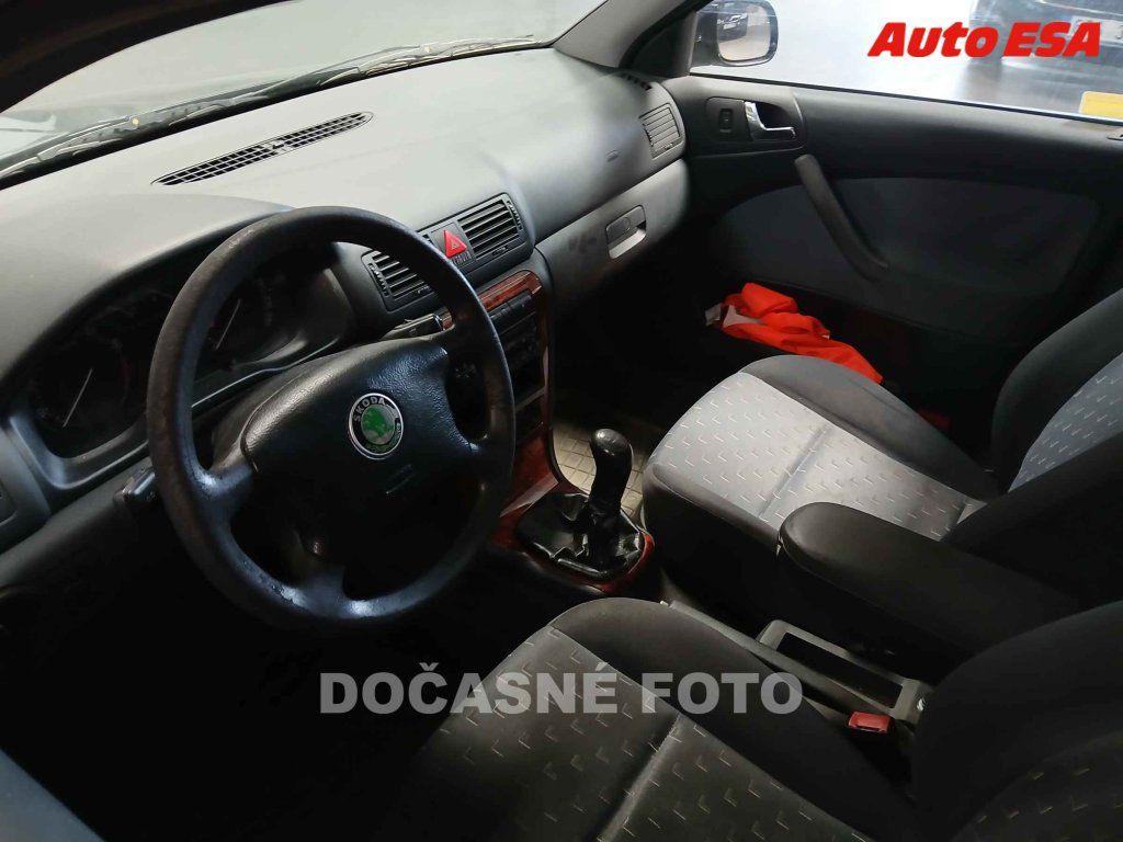 Škoda Octavia, 2.0 MPi - fotka 2