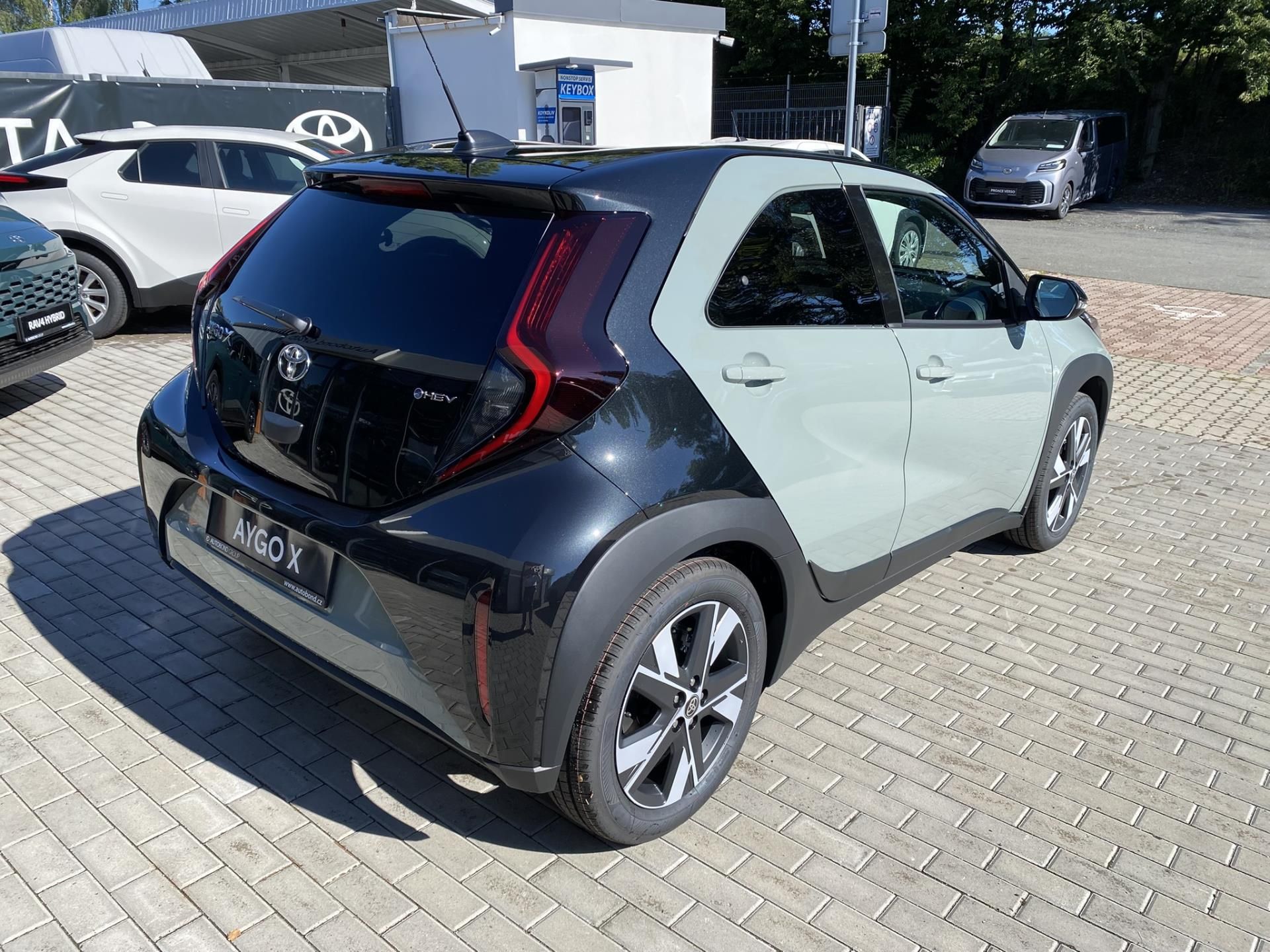 Toyota Aygo, 1.5 HEV STYLE - fotka 6