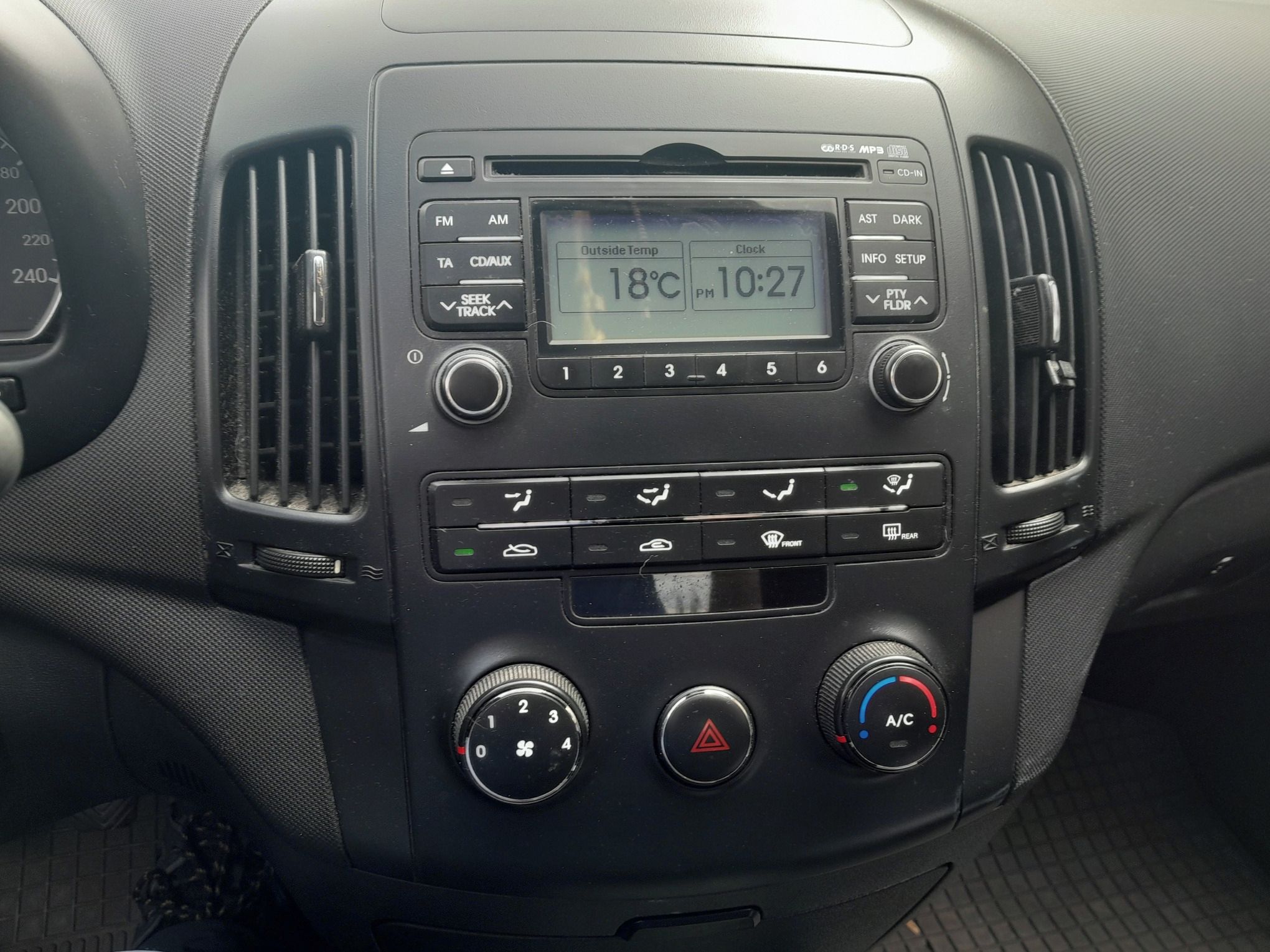 Hyundai i30, 1.6  93kW - fotka 6