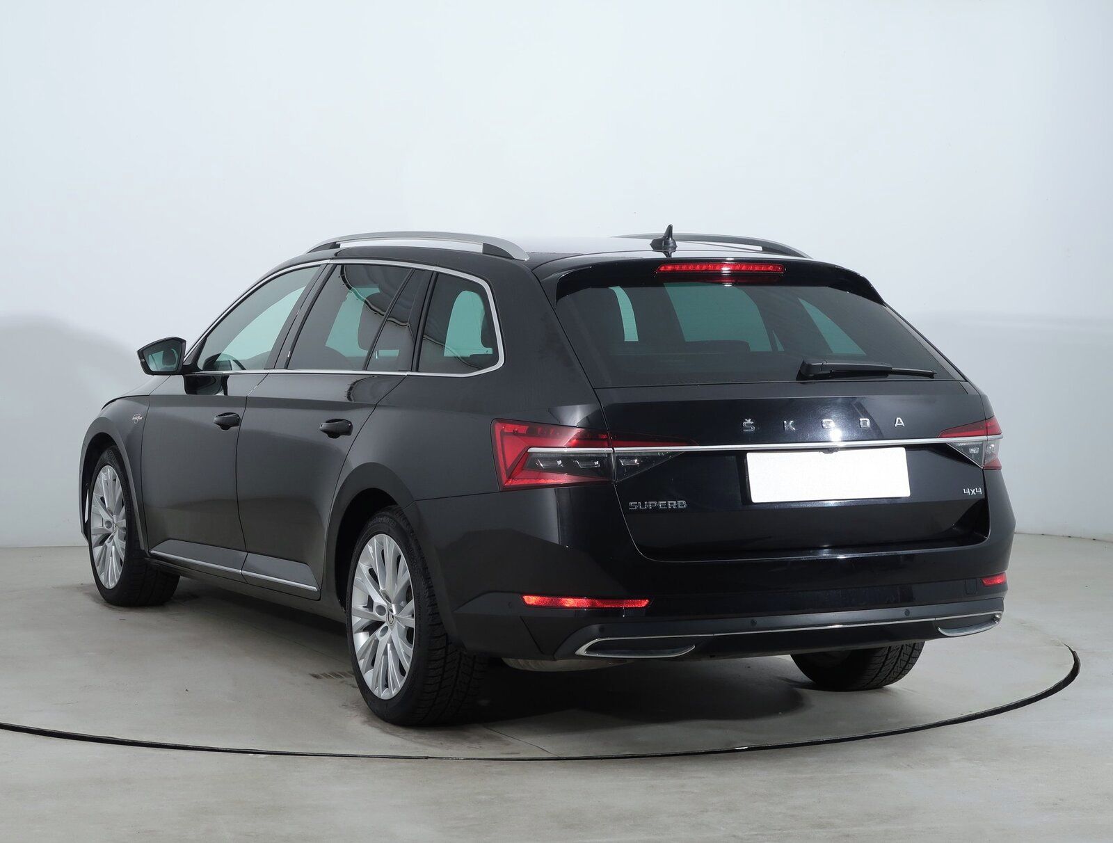 Škoda Superb, 2.0 TDI, Laurin&Klement - fotka 4