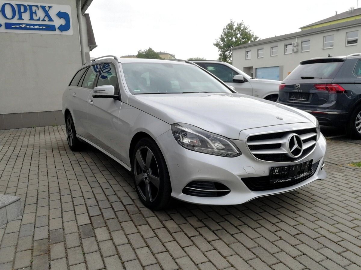 Mercedes-Benz Třídy E, 220d navi*xenon*stř.okno*TZ - fotka 3