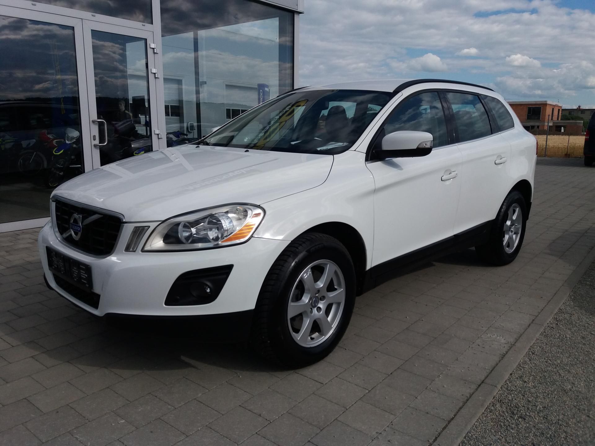 Volvo XC60, 2.4D,129kW,KŮŽE ,SERVI.KNÍŽKA!