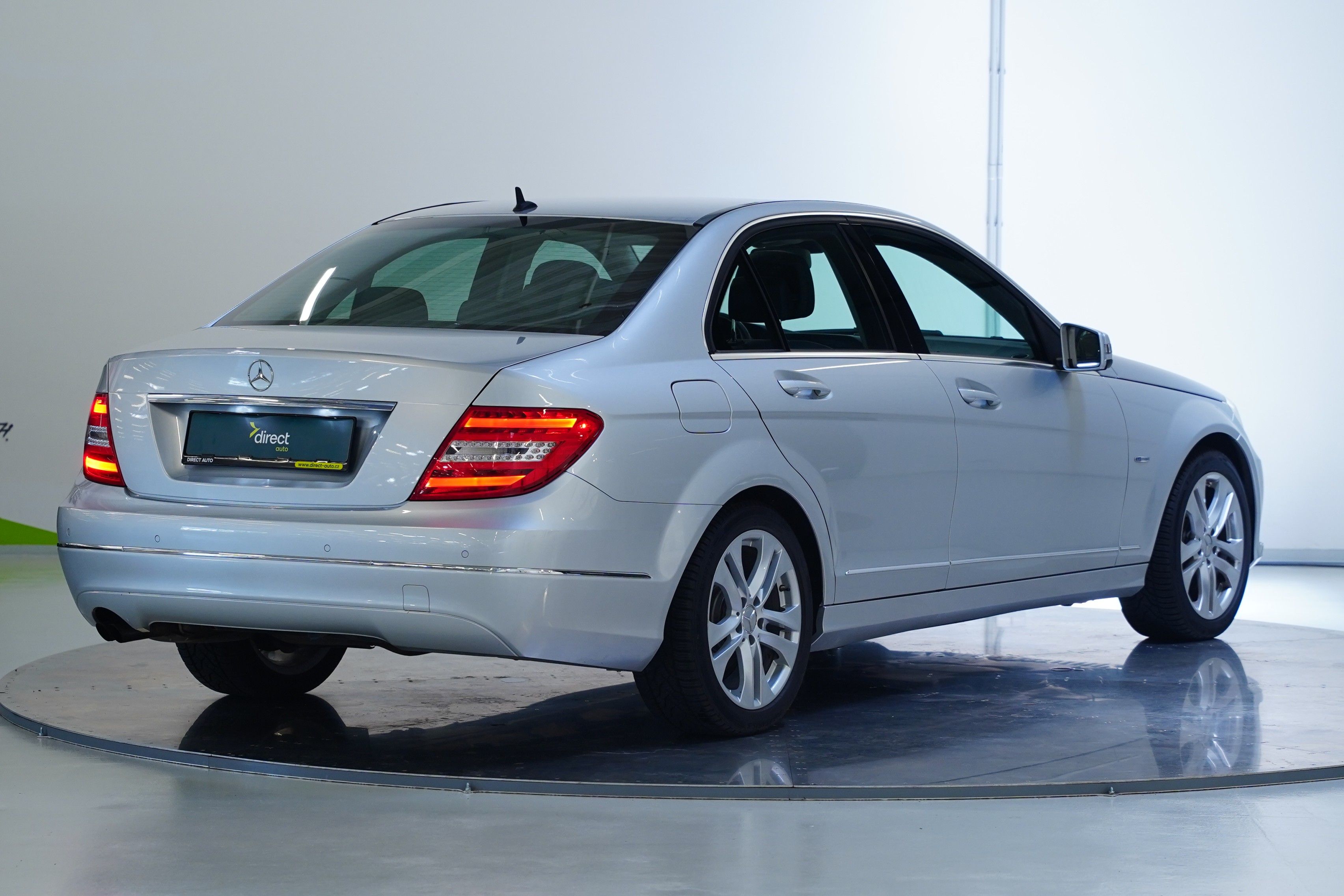 Mercedes-Benz Třídy C, 180 CGI 115 kW Avantgarde - fotka 2