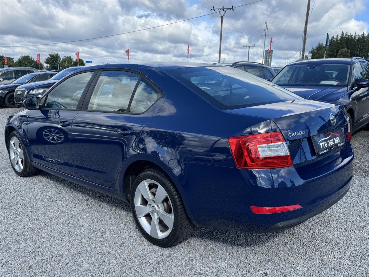 Škoda Octavia, 1,6   TDI 77KW BLUETOOTH - fotka 5