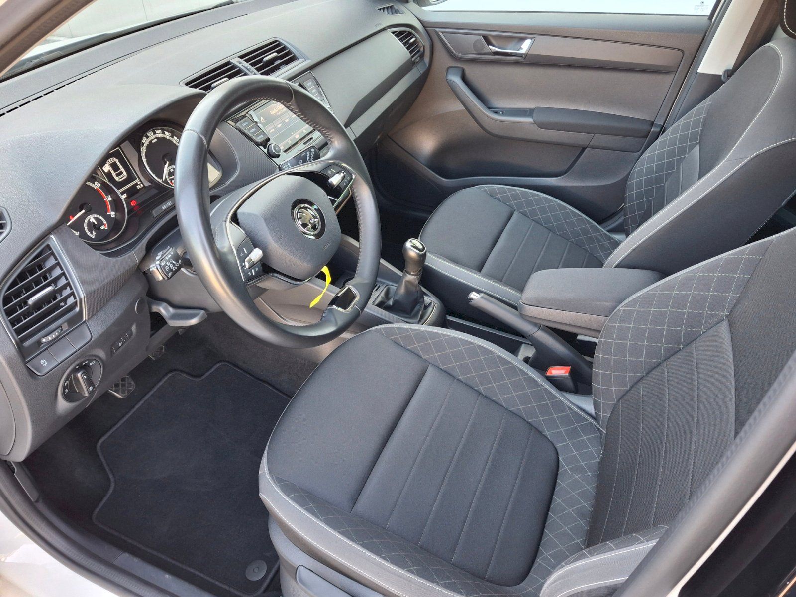 Škoda Fabia, Combi Ambition Plus Tour 1,0TS - fotka 6