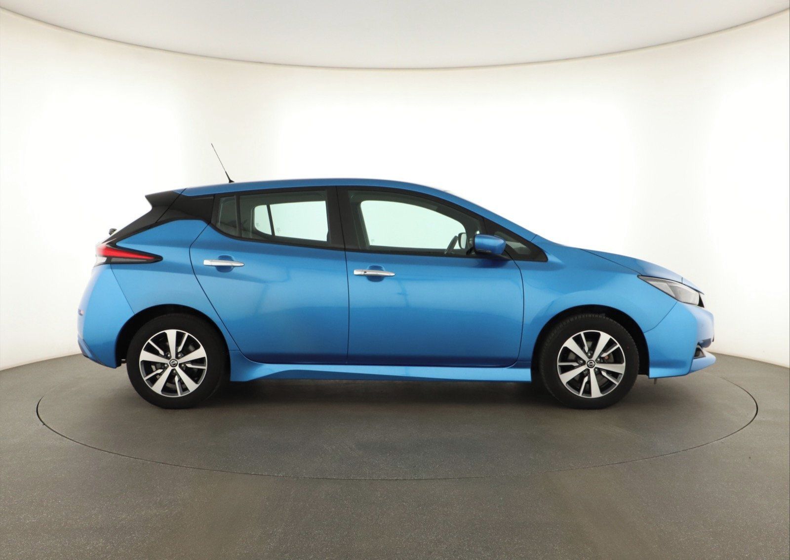 Nissan LEAF, 40 kWh, SoH 91%, Automat - fotka 6