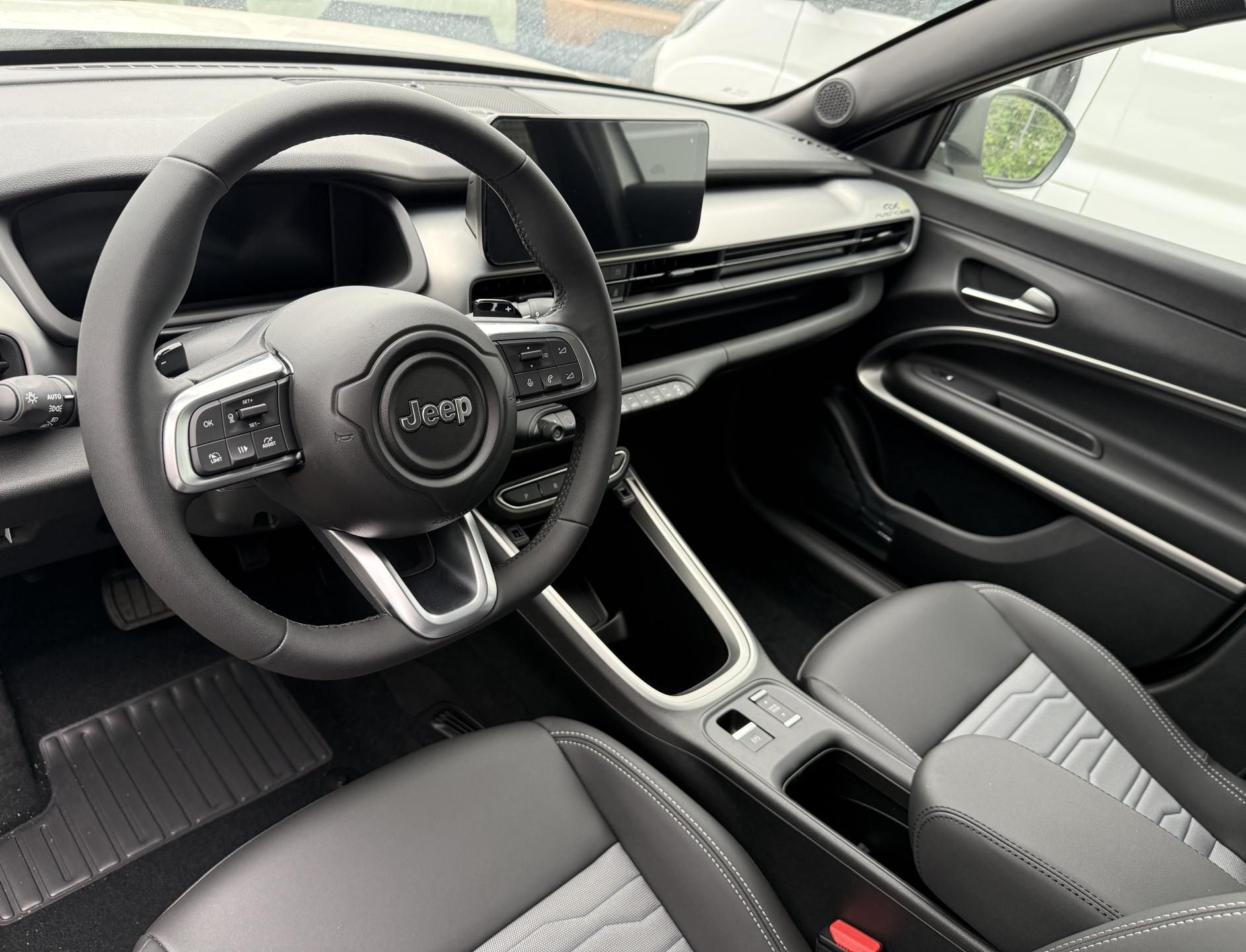 Jeep Avenger, 4xe Upland 1.2 Turbo e-Hybrid - fotka 6