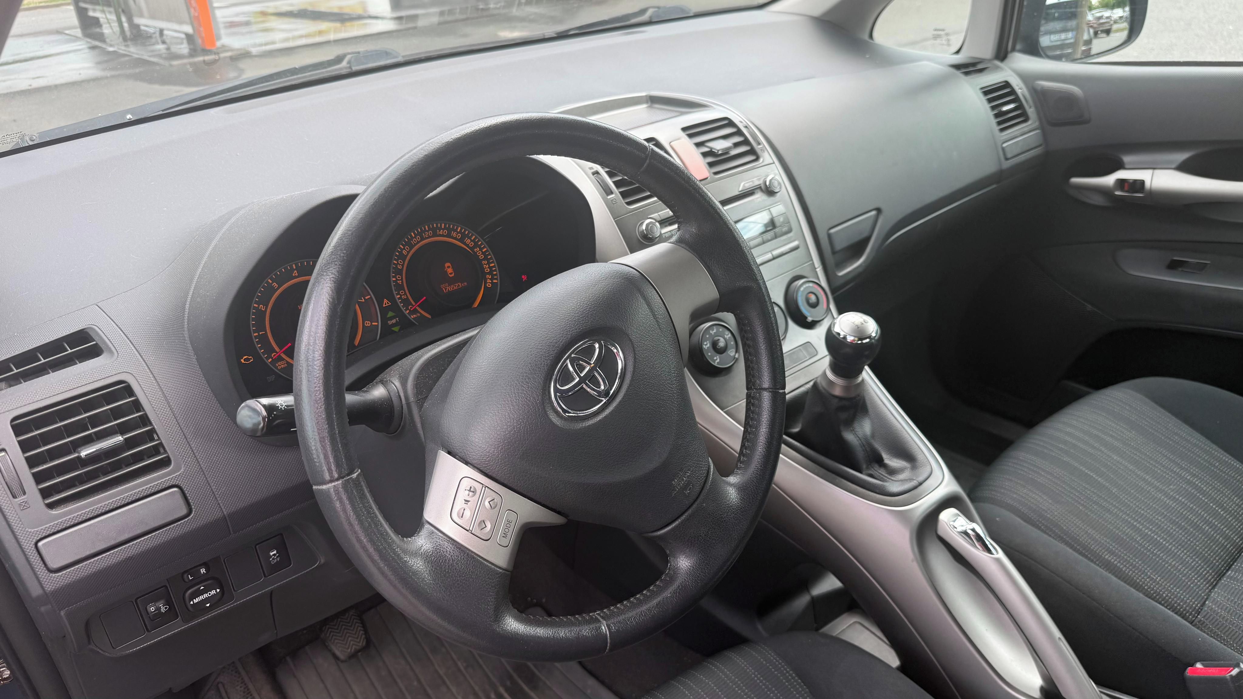 Toyota Auris, Toyota Auris 1.6 benzín 91kW - fotka 3