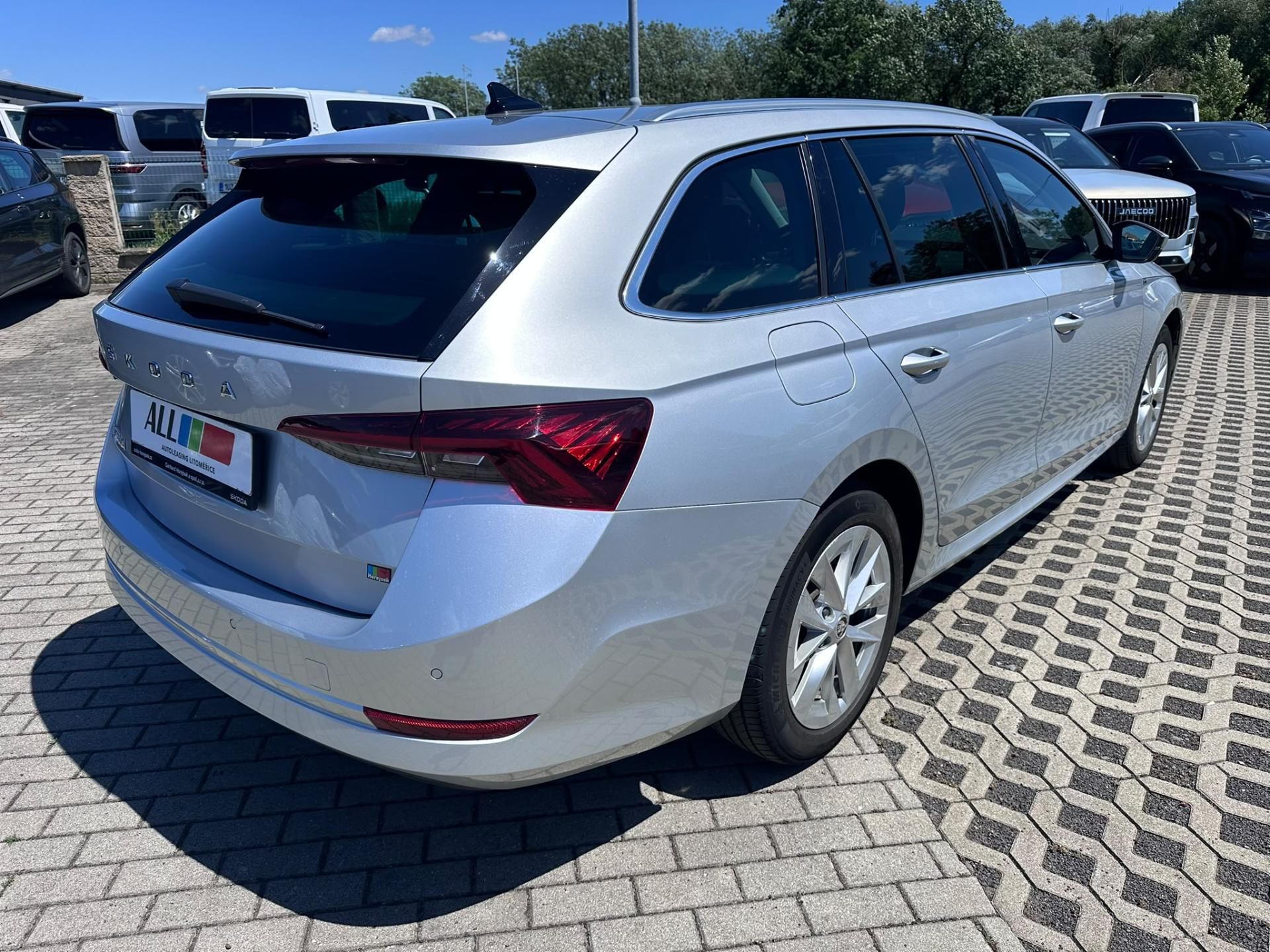 Škoda Octavia, 2.0 TDI 110kW DSG Style - fotka 2