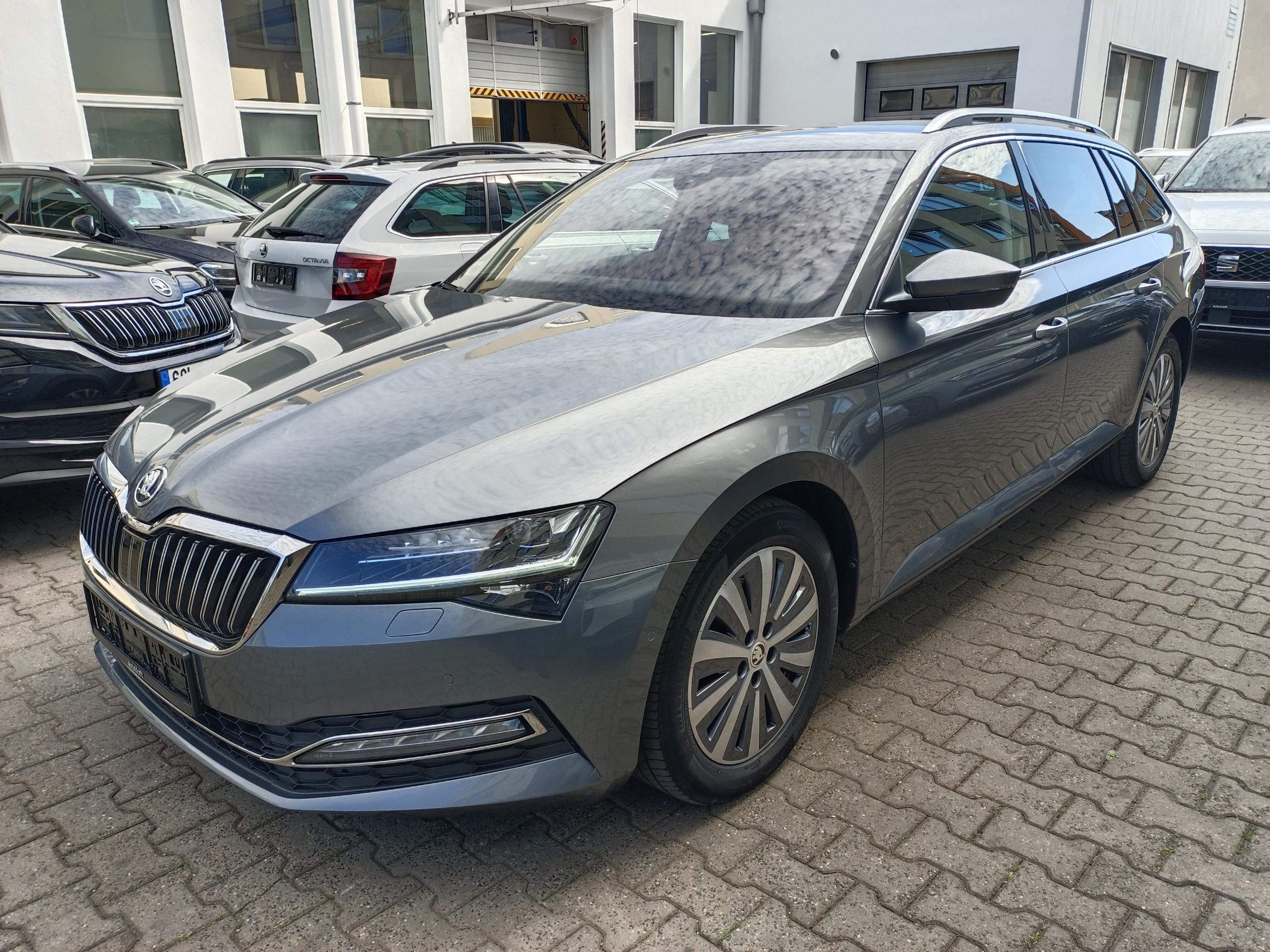 Škoda Superb, 2.0 TDI 110kW DSG Style Tažné - fotka 3