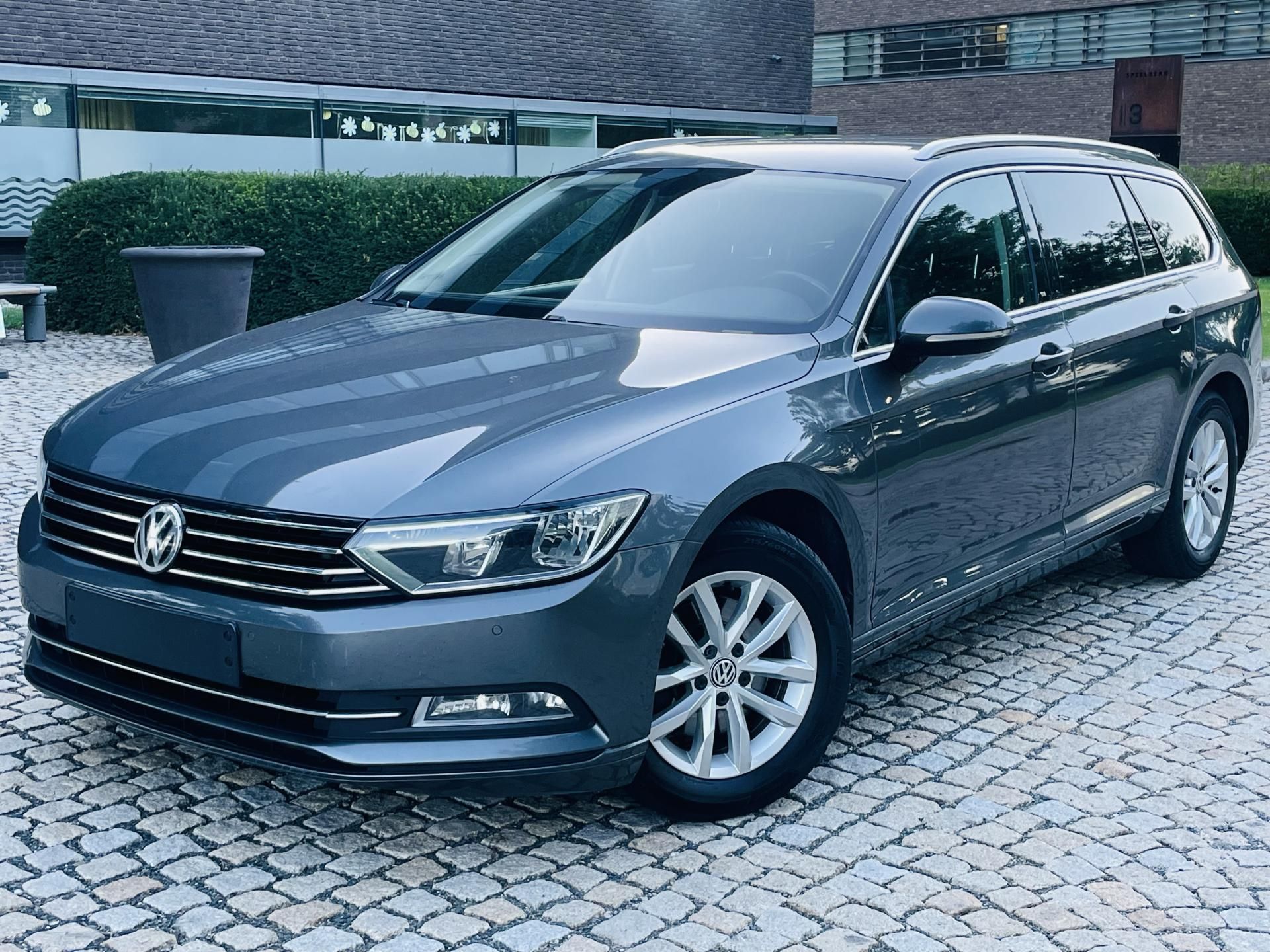 Volkswagen Passat, 2.0TDI MANUÁL VÝHŘEV KAMERA - fotka 2