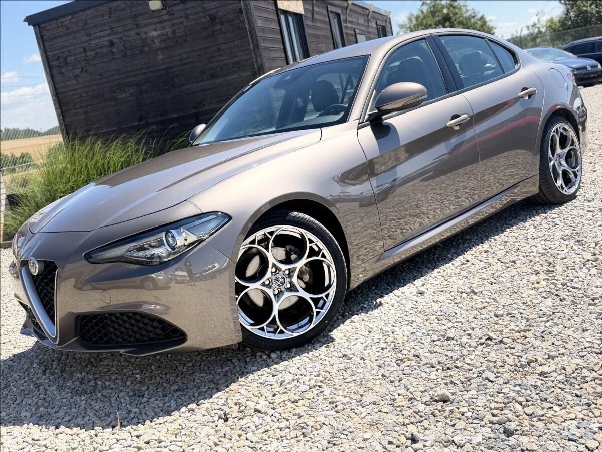 Alfa Romeo Giulia, 2,2 A/T 110kW BIXENON KŮŽE