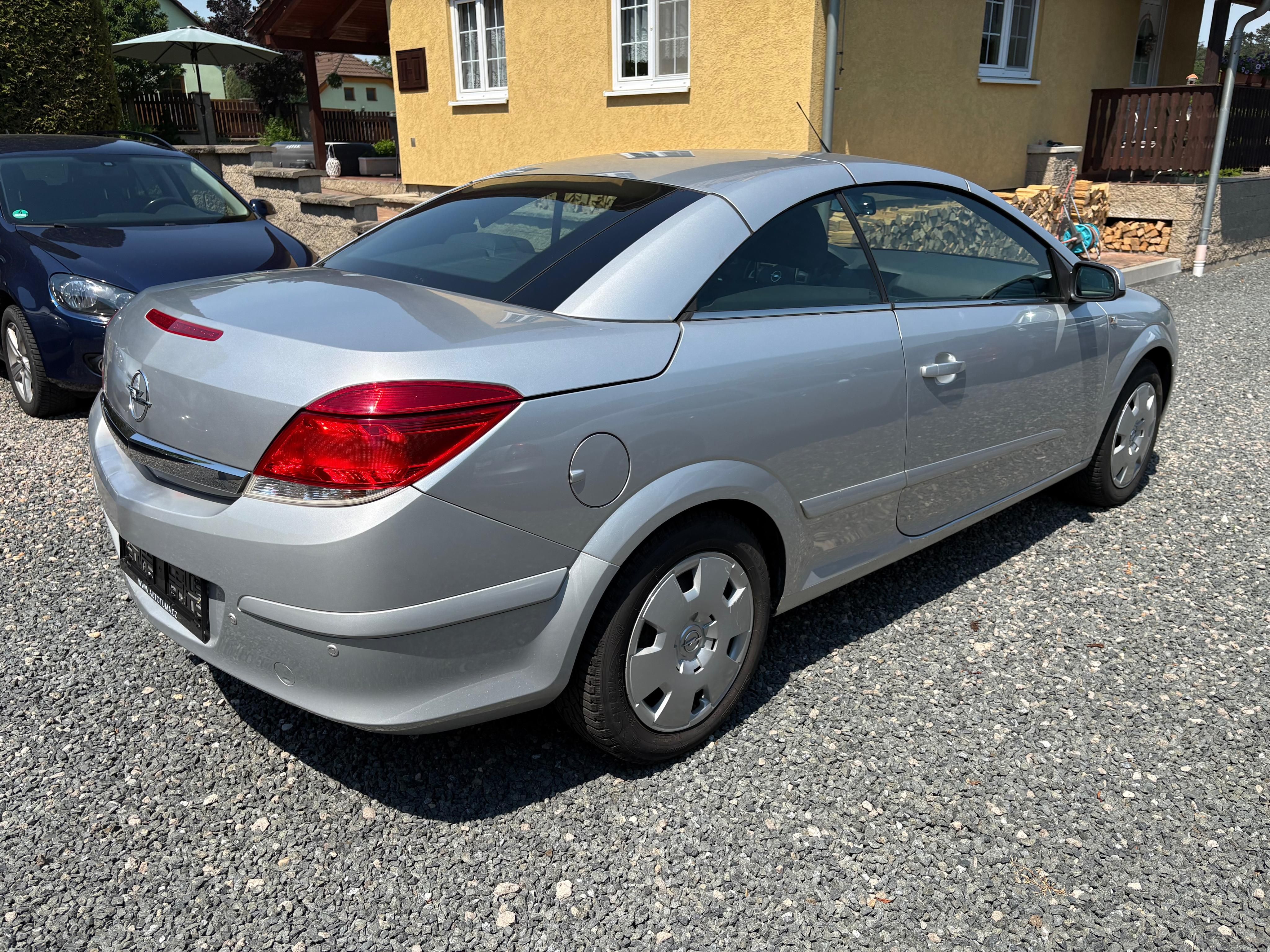 Opel Astra, 1.8 16V Twin Top - fotka 3