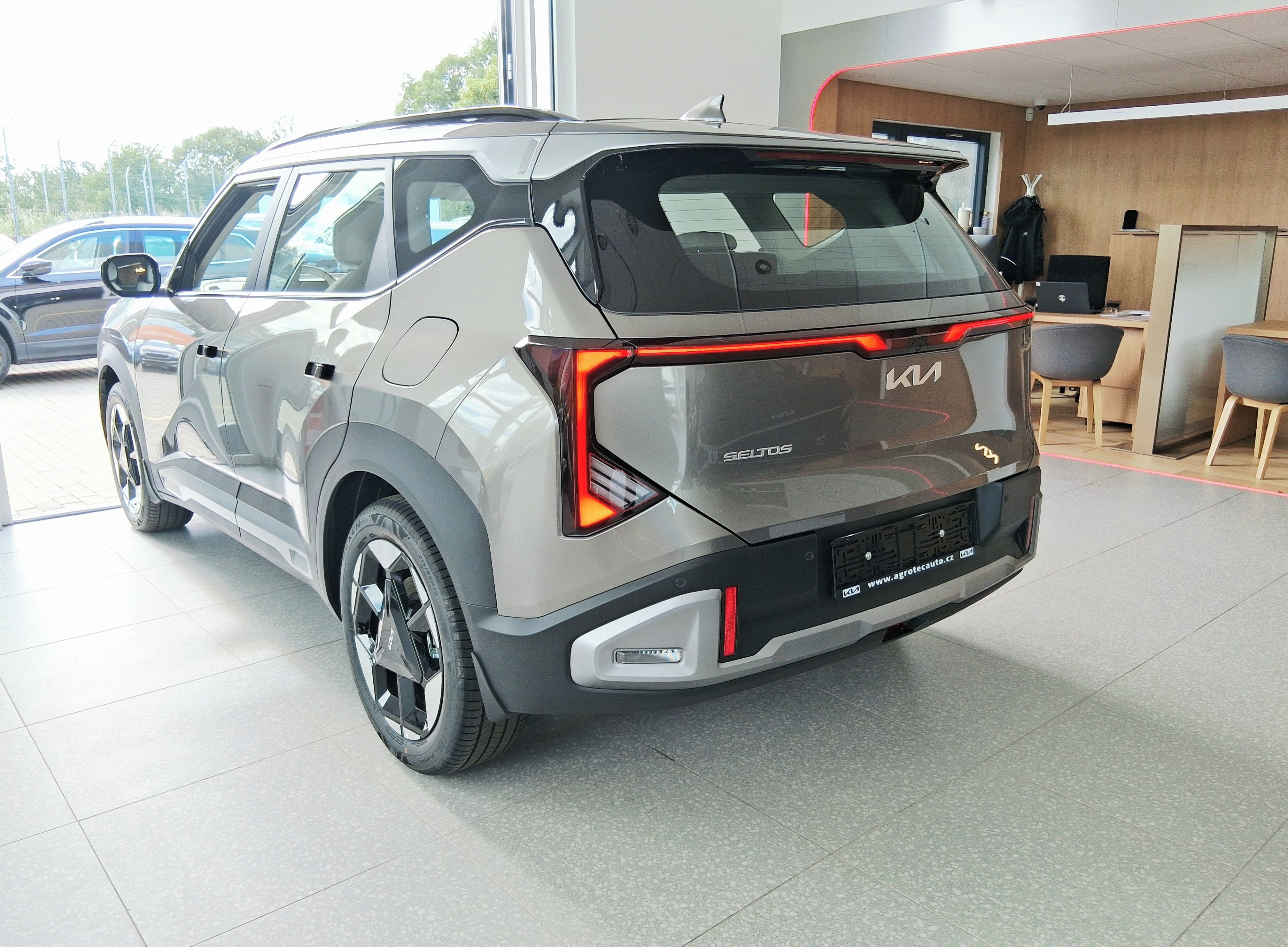 Kia Seltos, 1,6 T-GDI 4x2 7DCT Exclusive - fotka 4