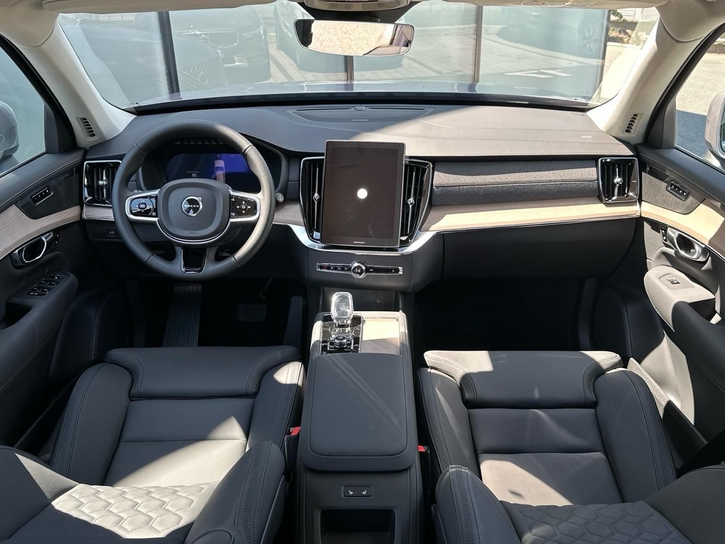 Volvo XC90, 2.0B5 184kW 4x4  PLUS BRIGHT - fotka 4