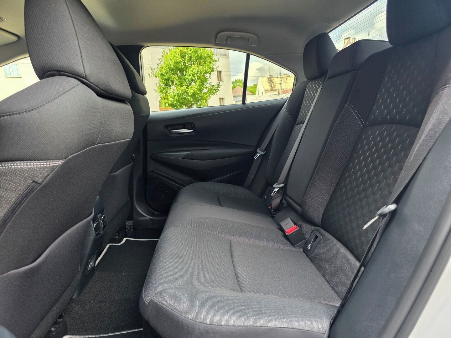 Toyota Corolla, 1.8 Hybrid Style - fotka 6