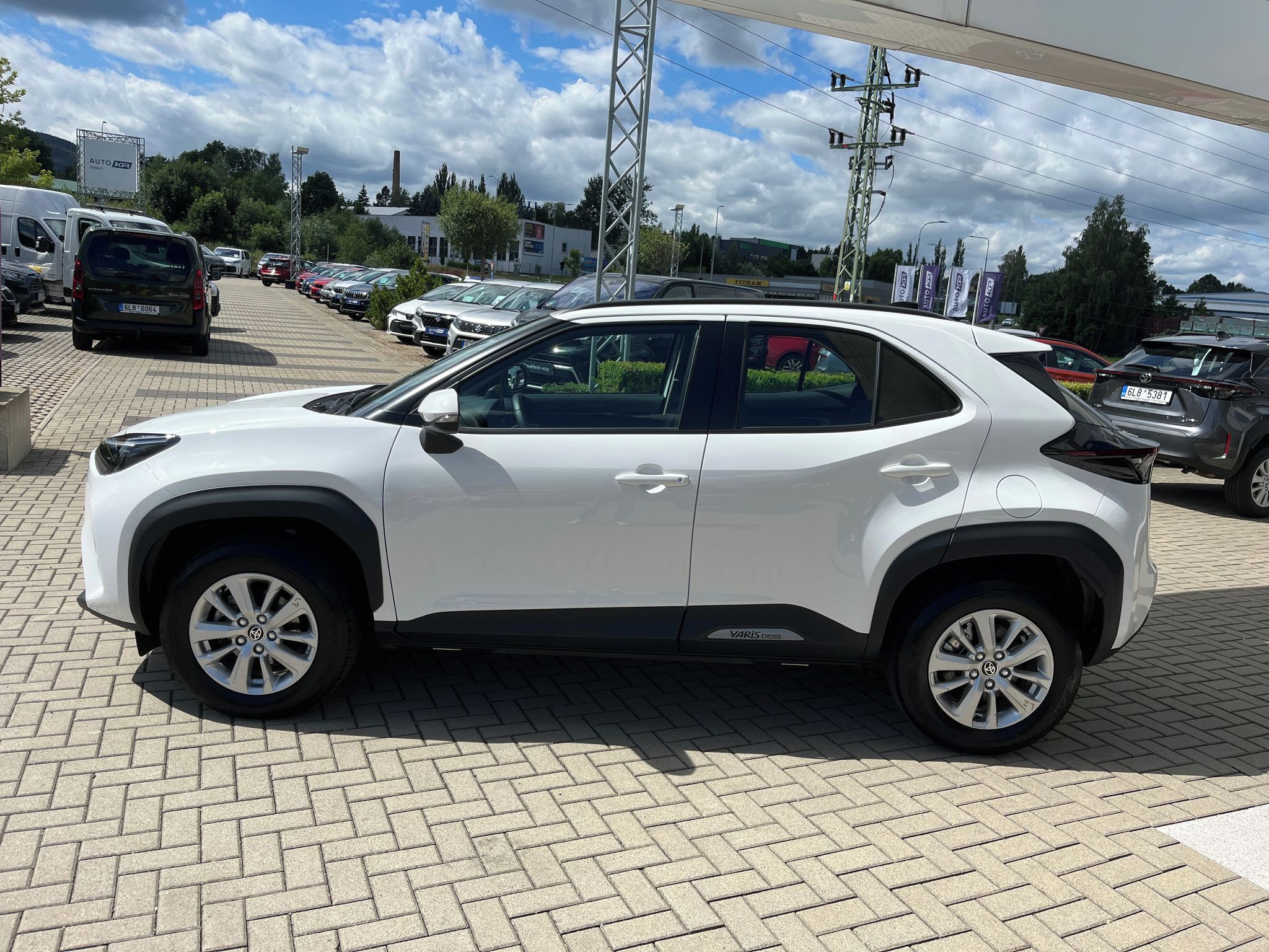 Toyota Yaris Cross, 1.5 Hybrid e-CVT Comfort - fotka 3
