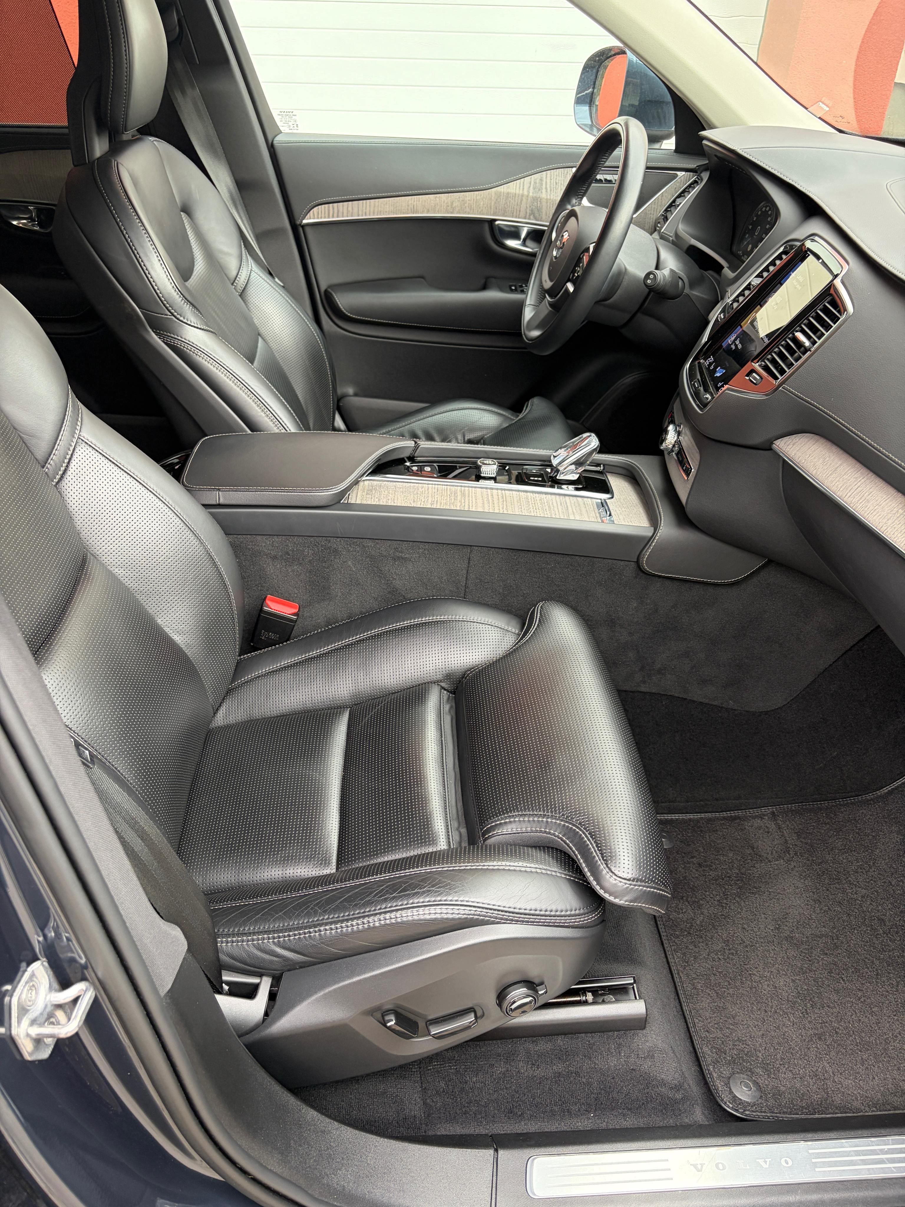 Volvo XC90, B5 AWD diesel Inscription - fotka 4