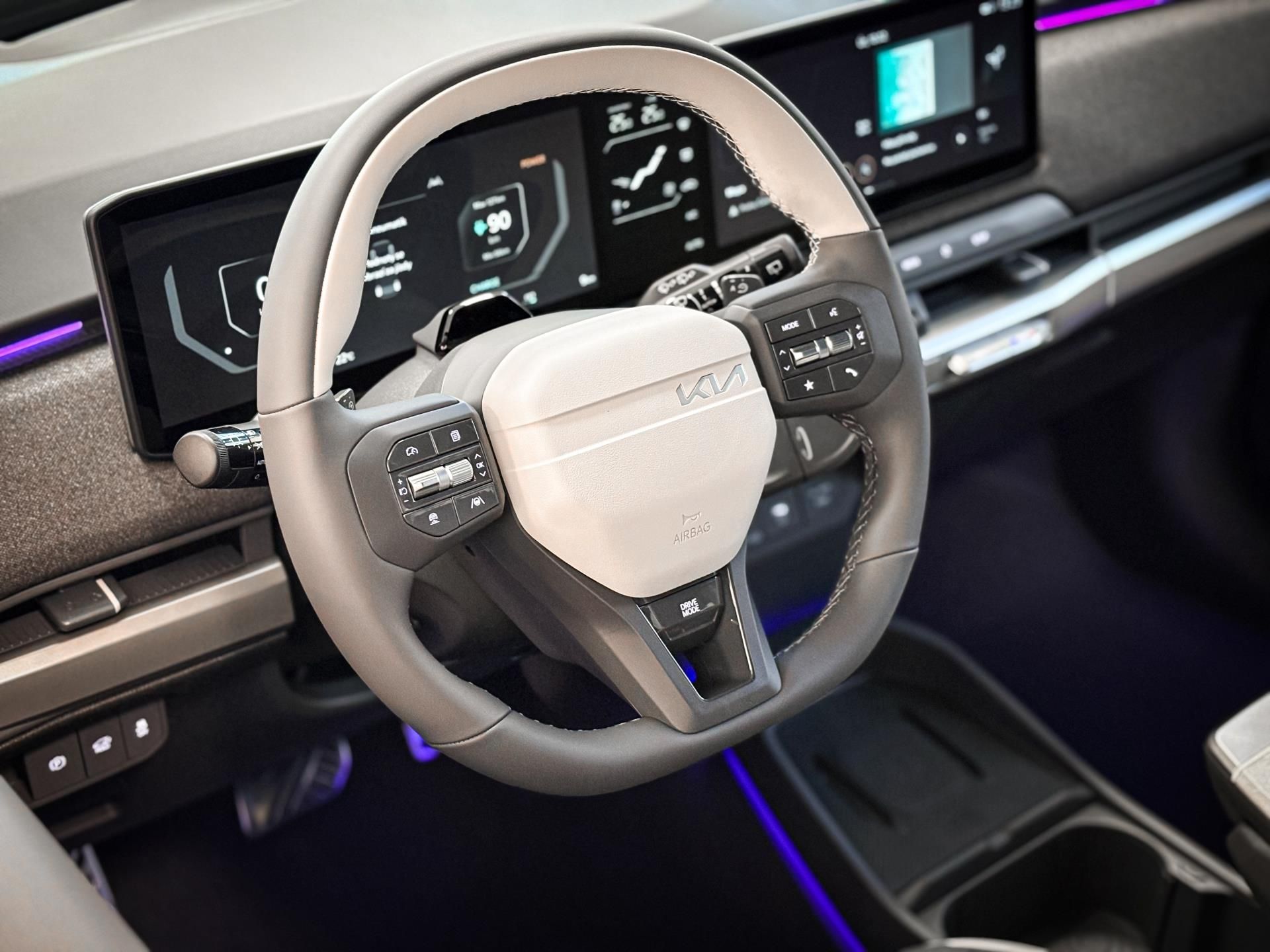 Kia EV3, GT LINE 4×2 81,4KWH+TECH+V2L - fotka 6