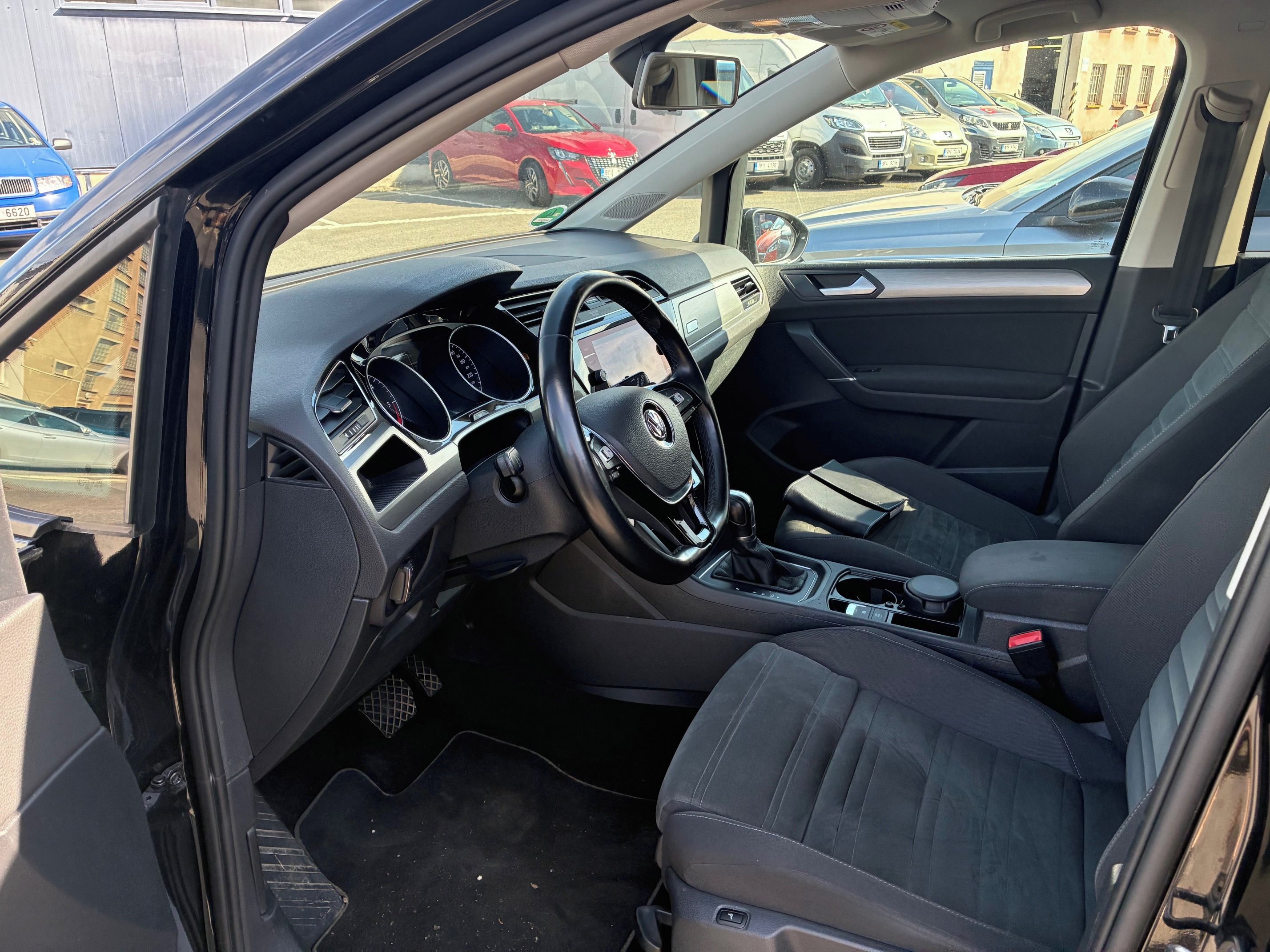Volkswagen Touran, 2,0 TDi  DSG 110kW  Highline - fotka 5
