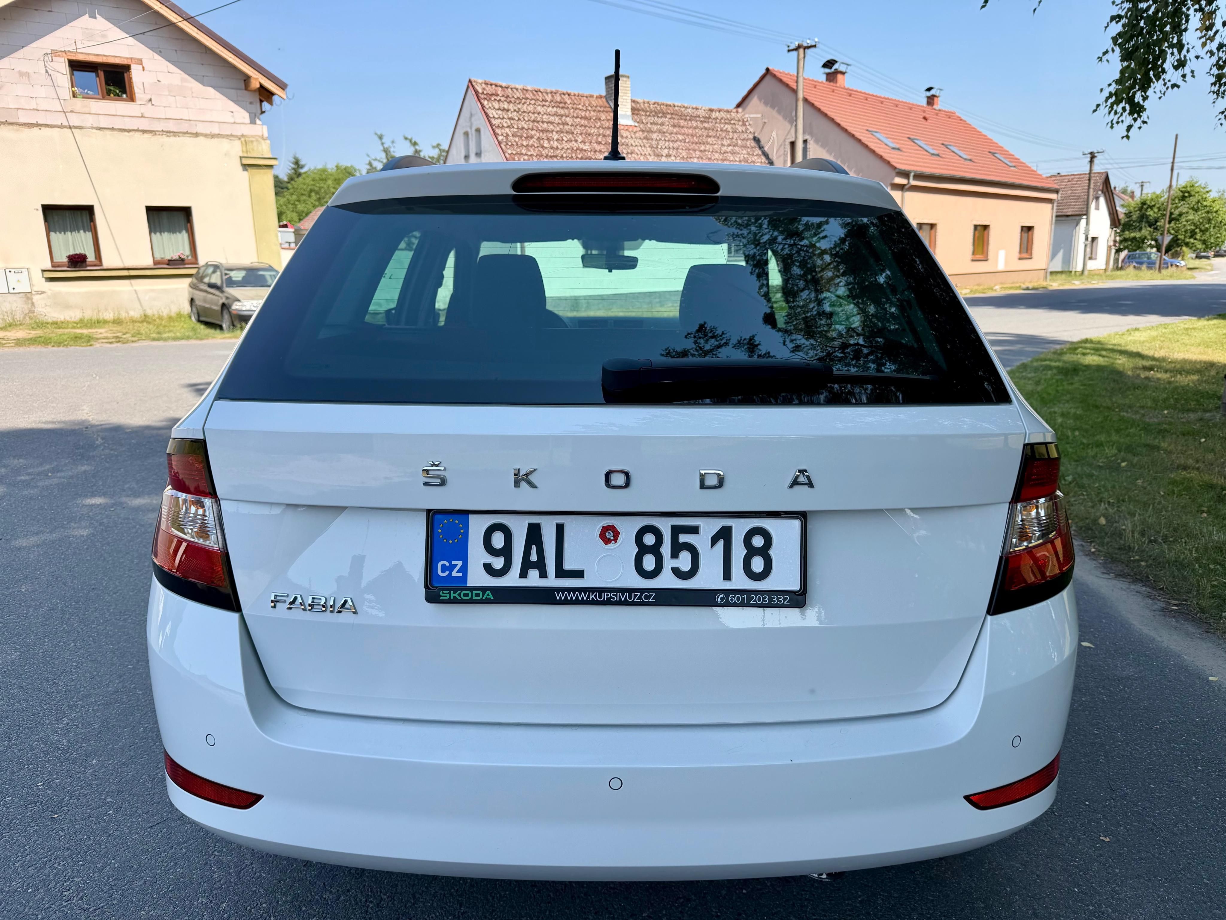 Škoda Fabia, 1.0 TSI 70KW Ambiente Plus - fotka 6