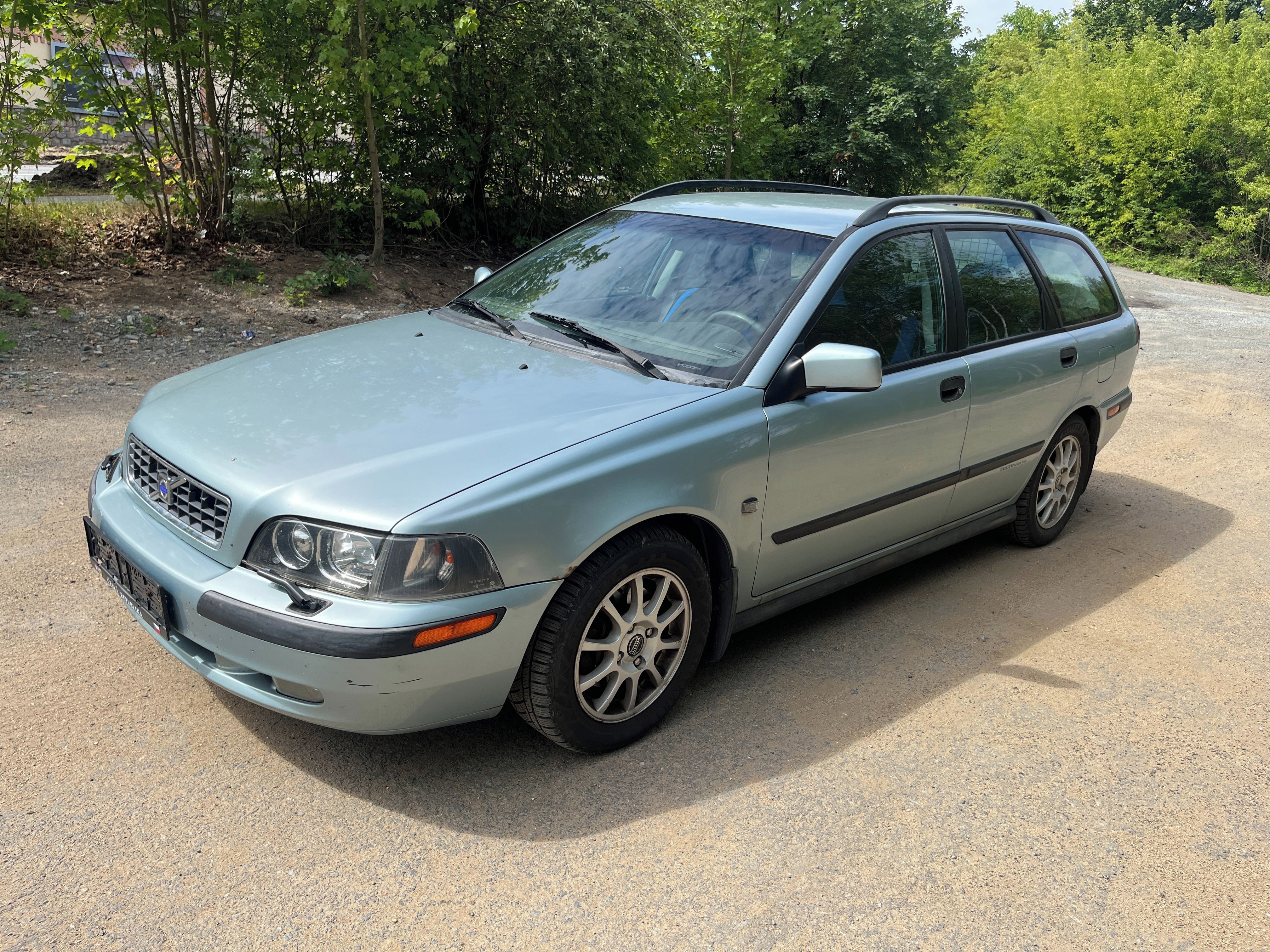 Volvo V40, 1.9D 75kw 2x alu po servisu