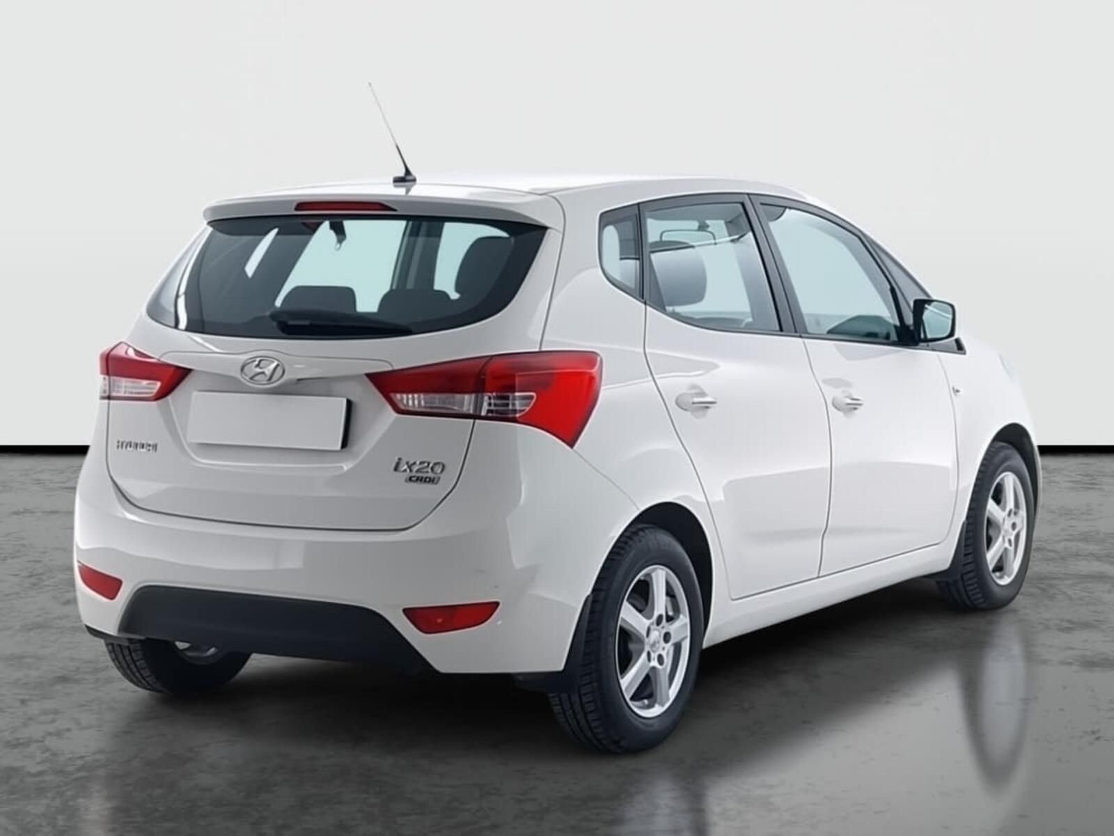 Hyundai ix20, 1.4 CRDi, Vyhř. sedaček - fotka 5
