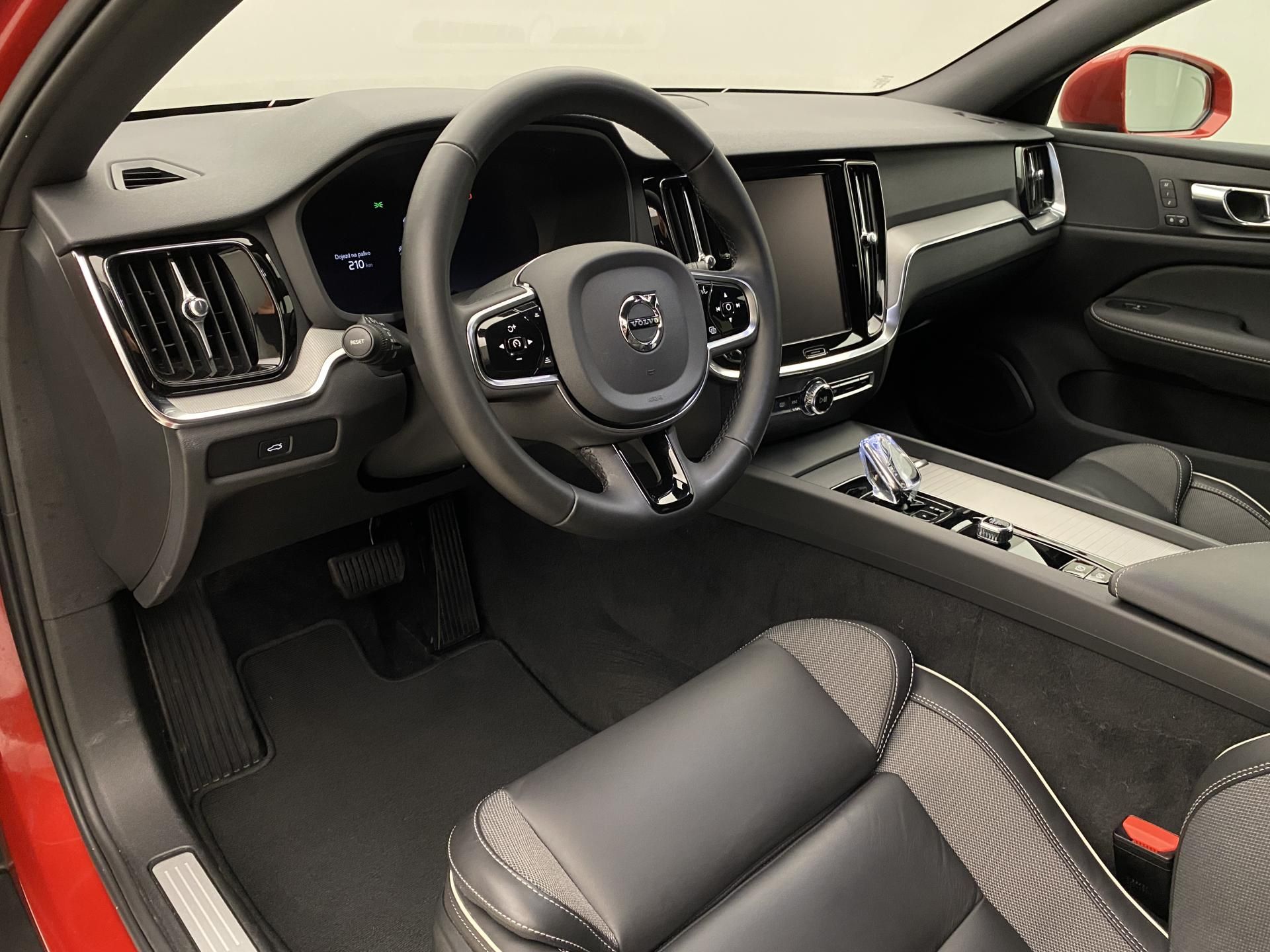 Volvo V60, CC B5 AWD PLUS AUT CZ 1.maj - fotka 4