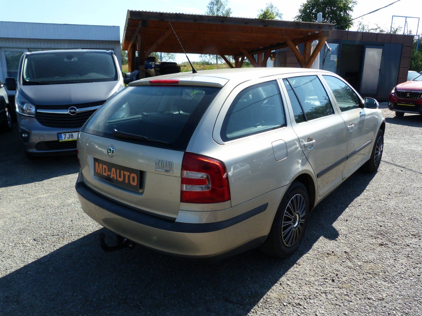 Škoda Octavia, 1.6 MPI - fotka 5